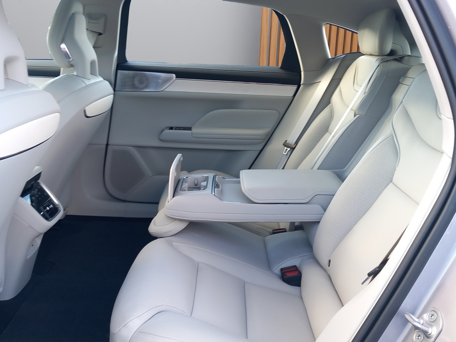 VOLVO ES90 Ultra-image-9
