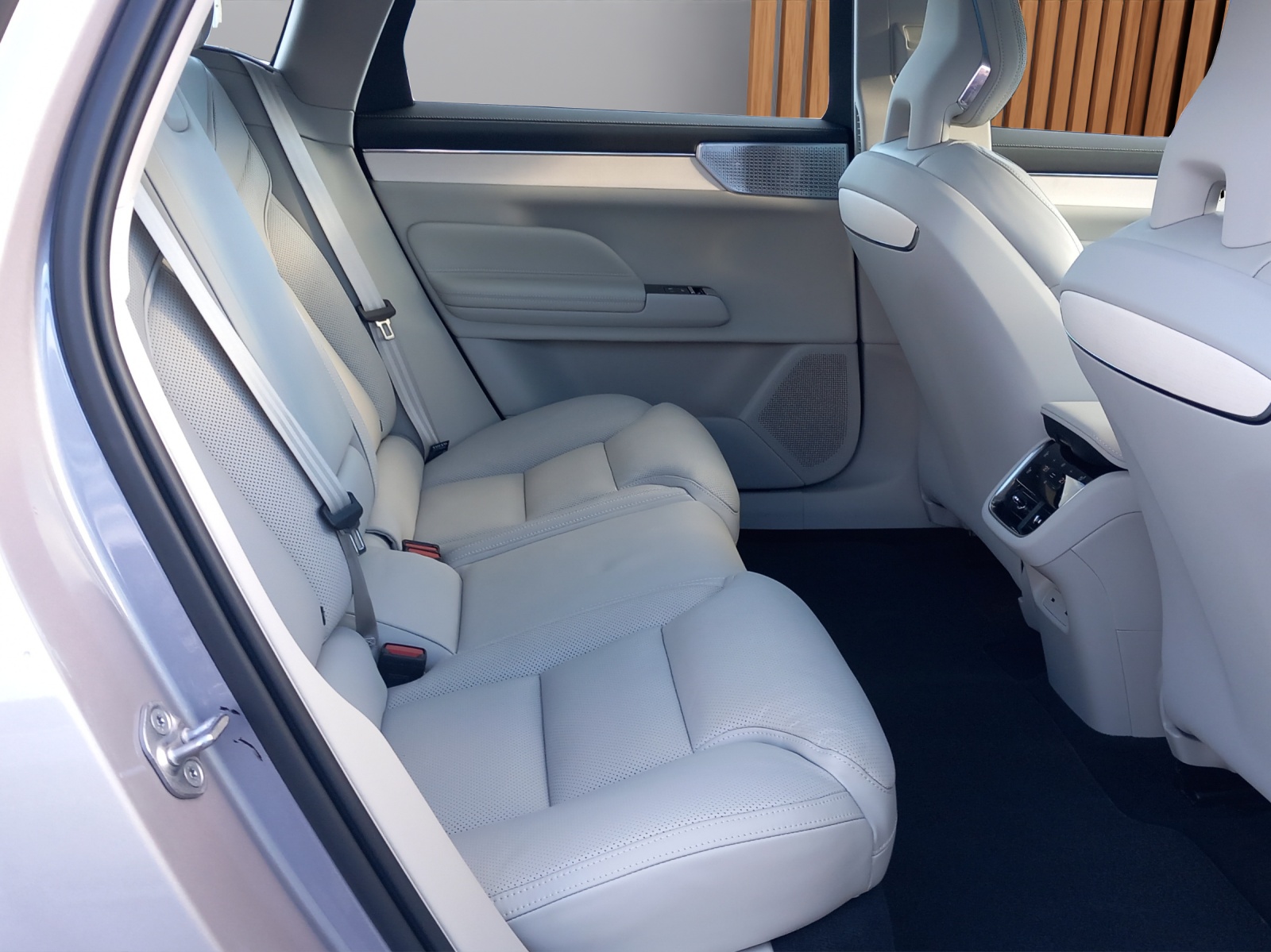 VOLVO ES90 Ultra-image-23