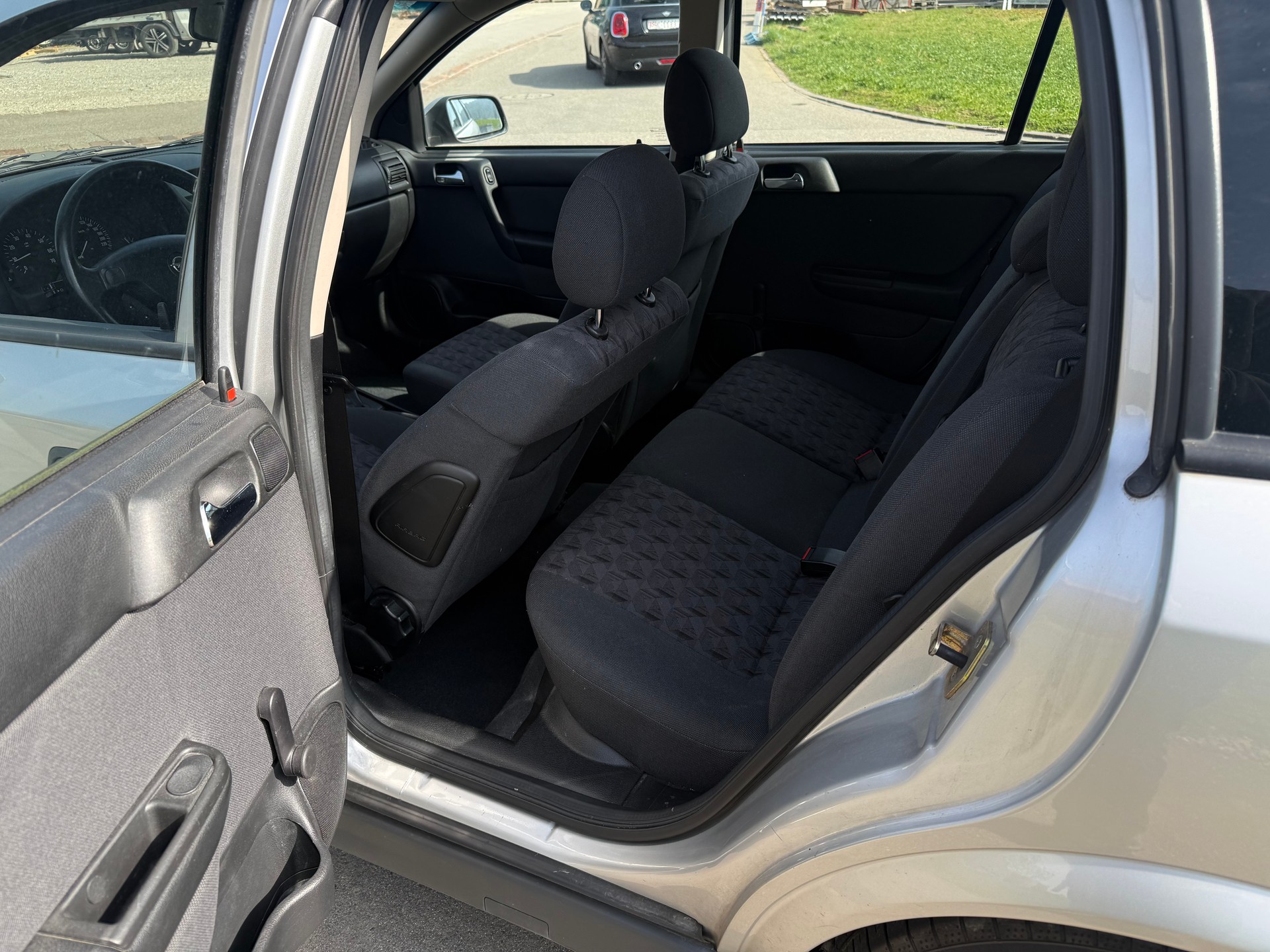 OPEL Astra Caravan 1.8i 16V Comfort-image-9