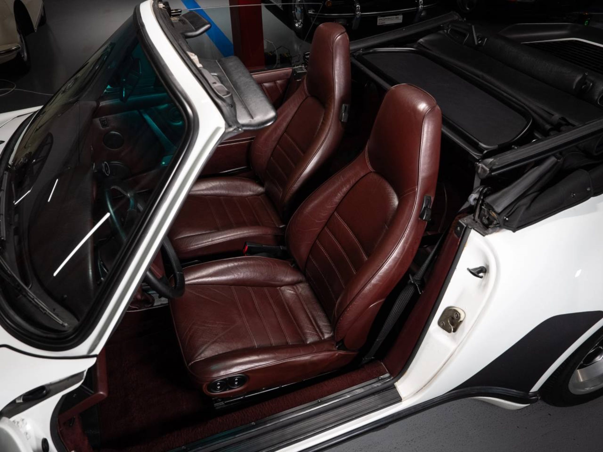 PORSCHE 911 Carrera Cabriolet Turbo-Look-image-15