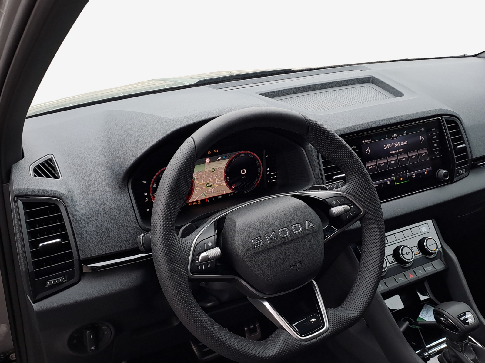 SKODA Karoq 2.0 TSI Dynamic Limited Edition 4x4 DSG-image-9