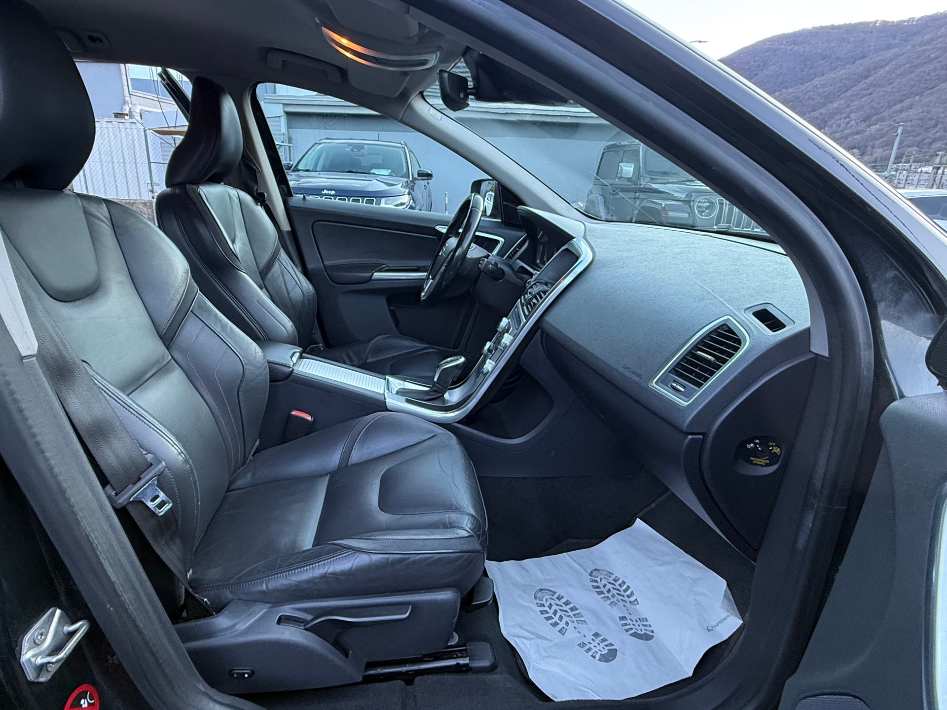 VOLVO XC60 D4 AWD OceanRace Geartronic-image-5