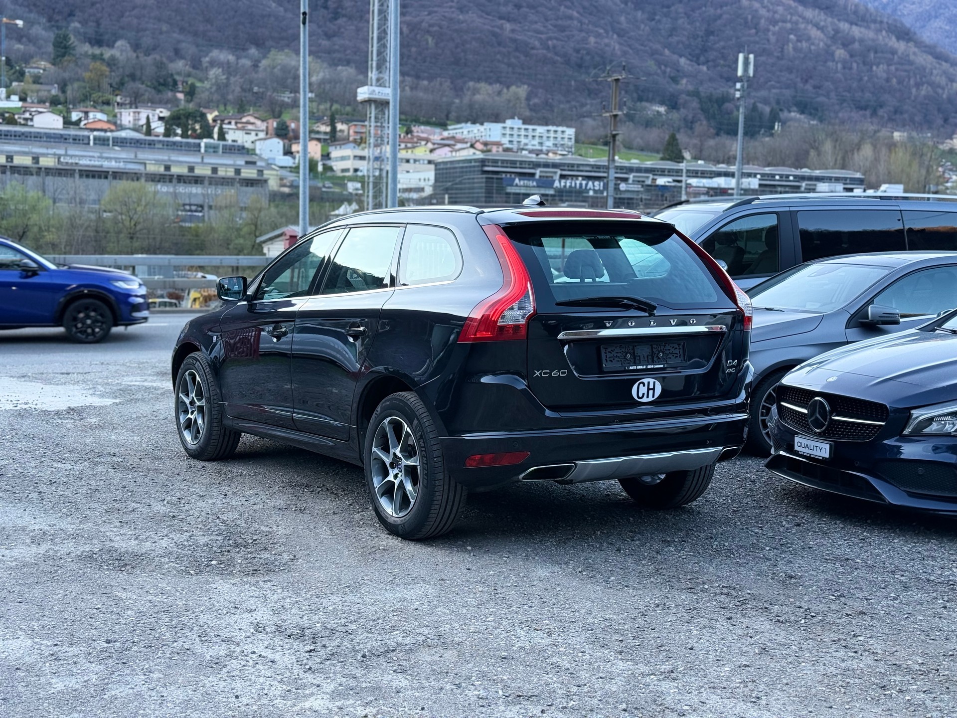 VOLVO XC60 D4 AWD OceanRace Geartronic-image-3