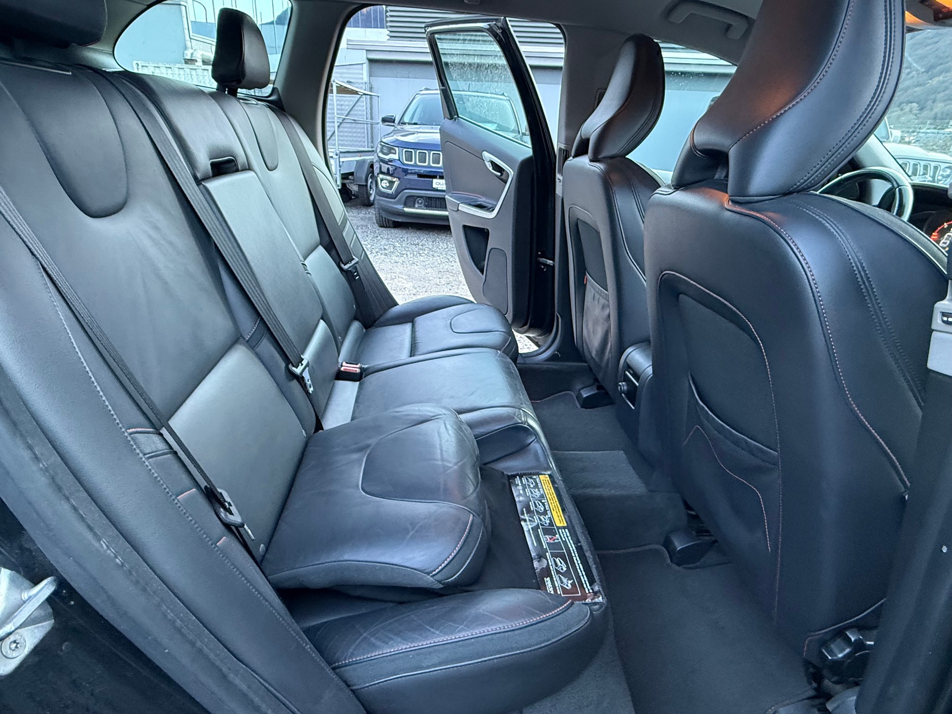 VOLVO XC60 D4 AWD OceanRace Geartronic-image-7