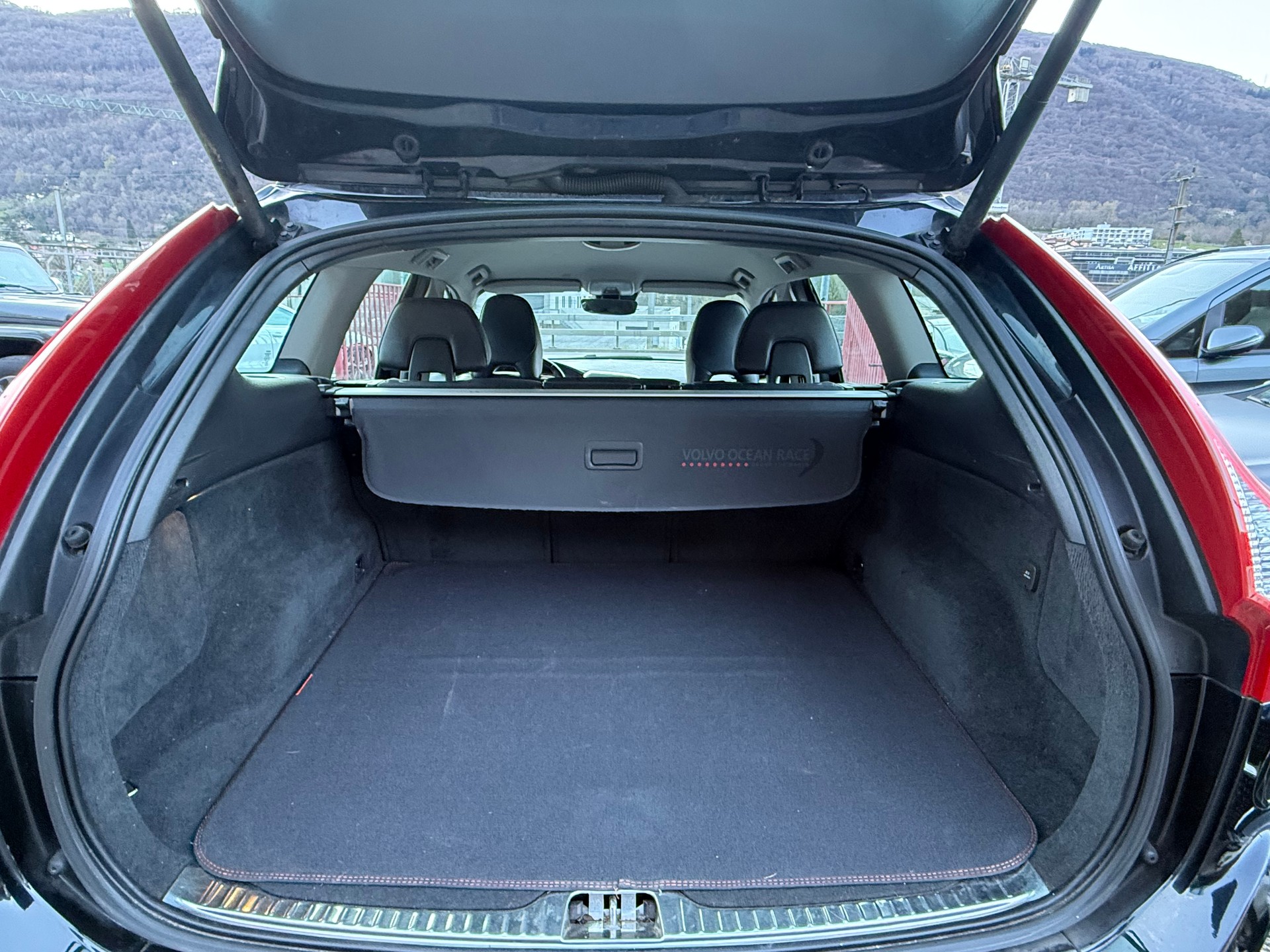 VOLVO XC60 D4 AWD OceanRace Geartronic-image-10