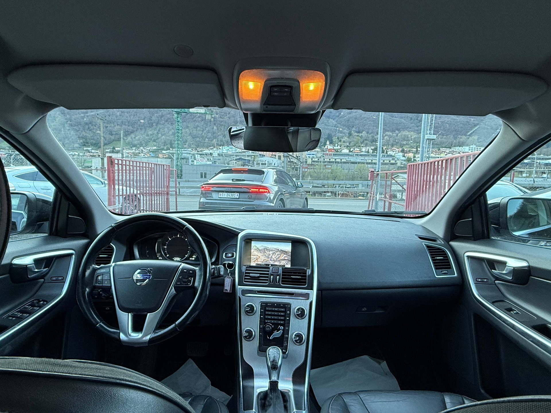 VOLVO XC60 D4 AWD OceanRace Geartronic-image-4