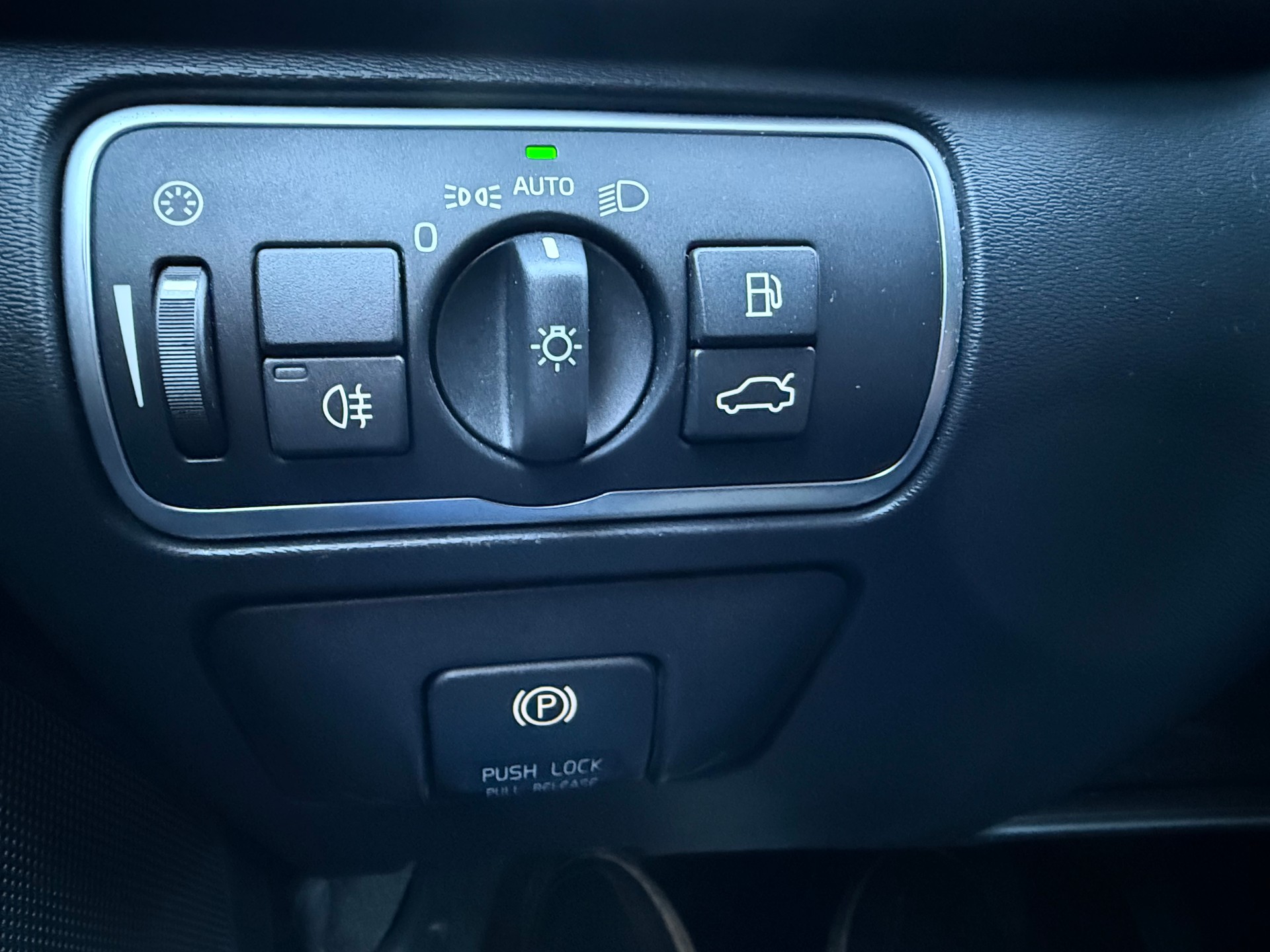 VOLVO XC60 D4 AWD OceanRace Geartronic-image-11