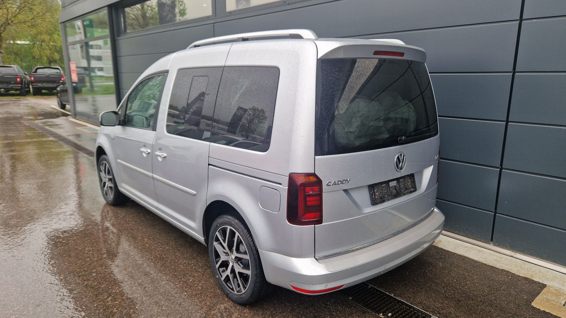 VW Caddy 1.4 TSI Highline DSG-image-1