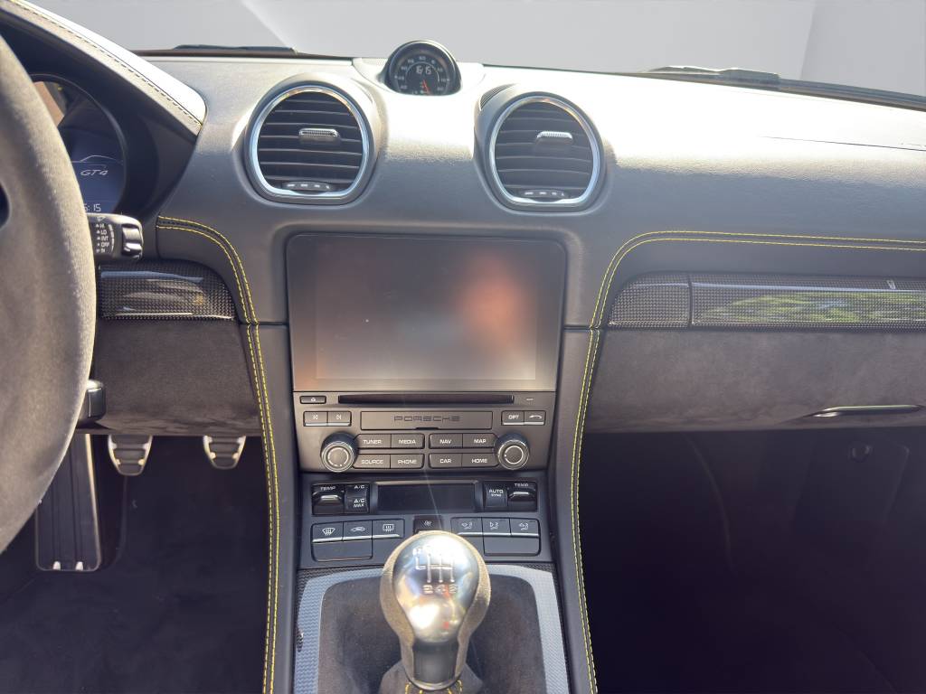 PORSCHE 718 Cayman GT4-image-6