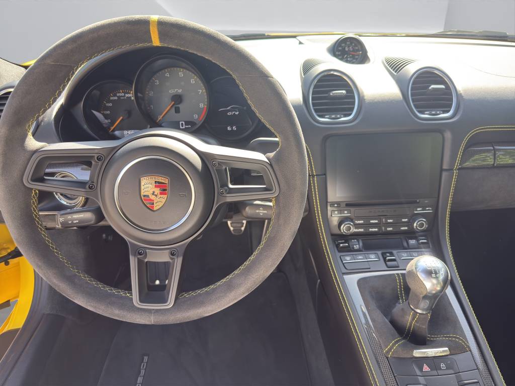 PORSCHE 718 Cayman GT4-image-5