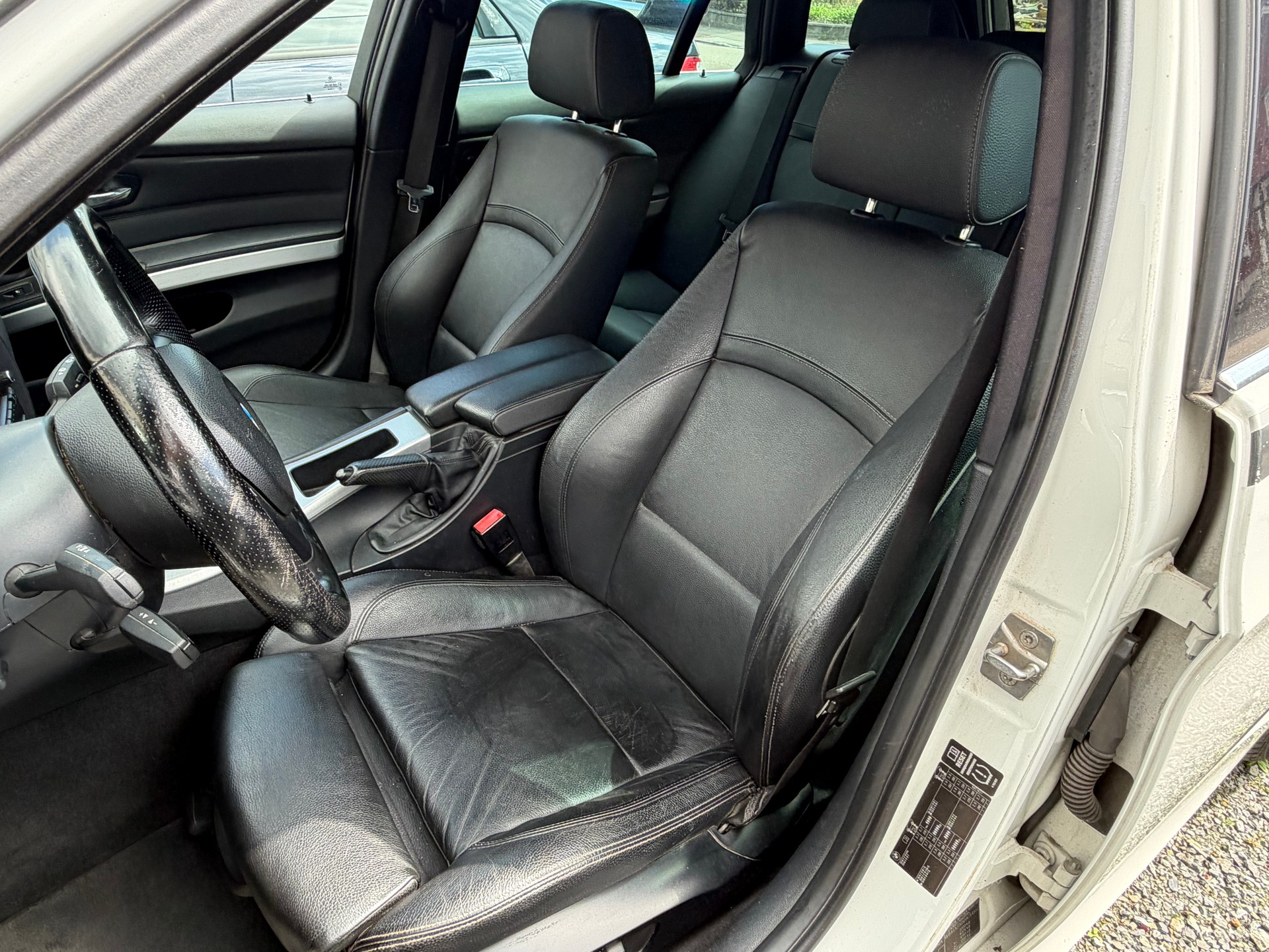 BMW 335i xDrive Touring-image-10