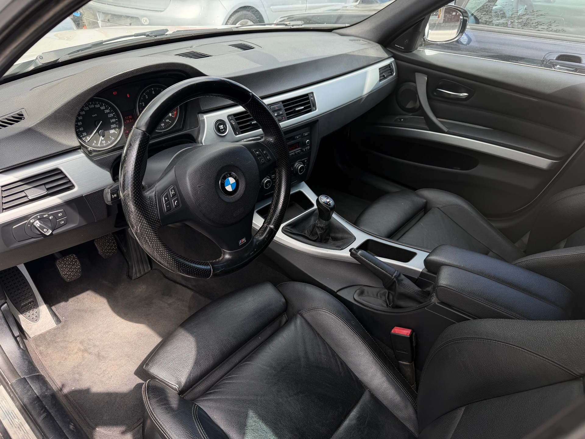 BMW 335i xDrive Touring-image-8
