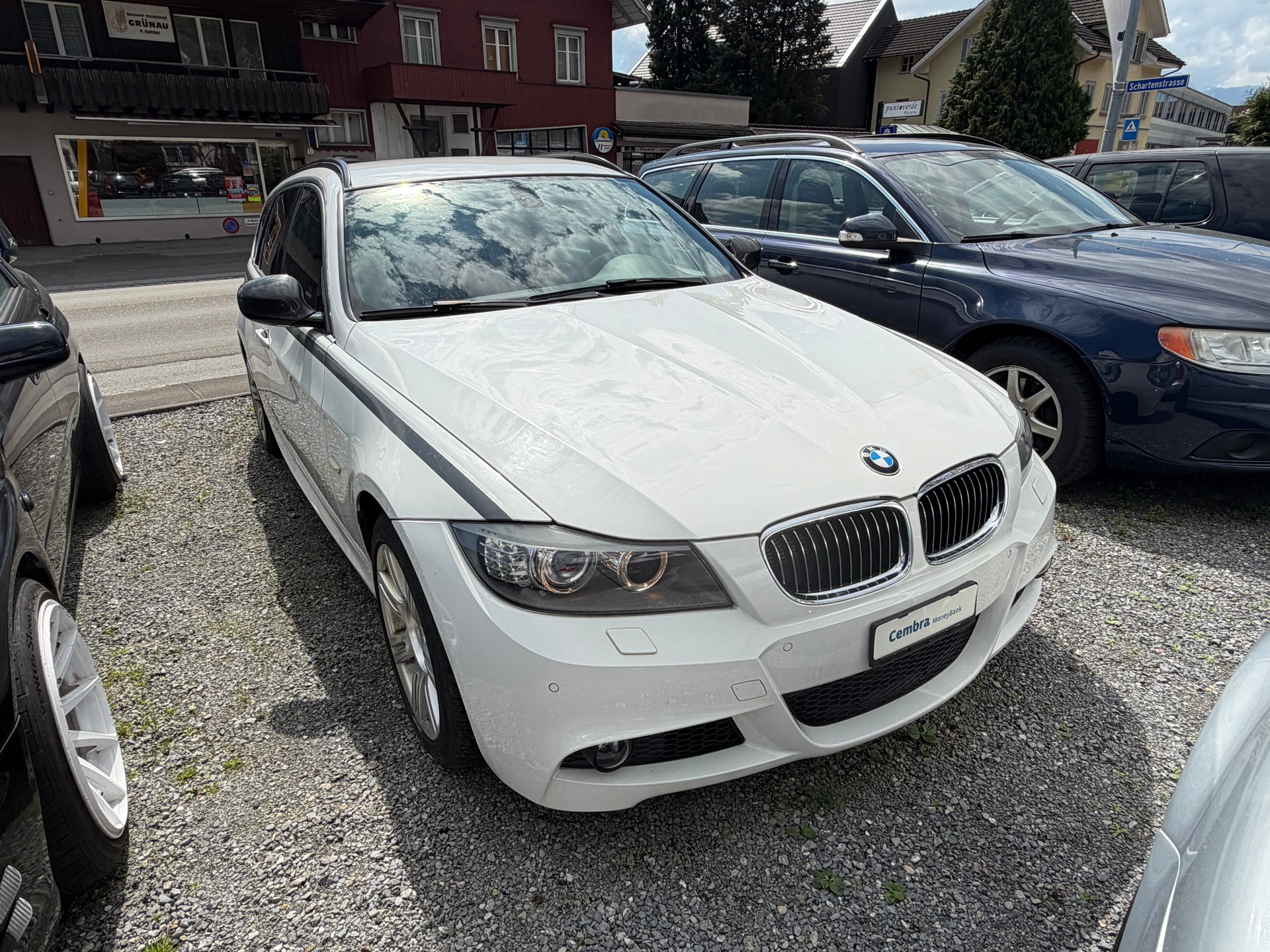 BMW 335i xDrive Touring-image-2