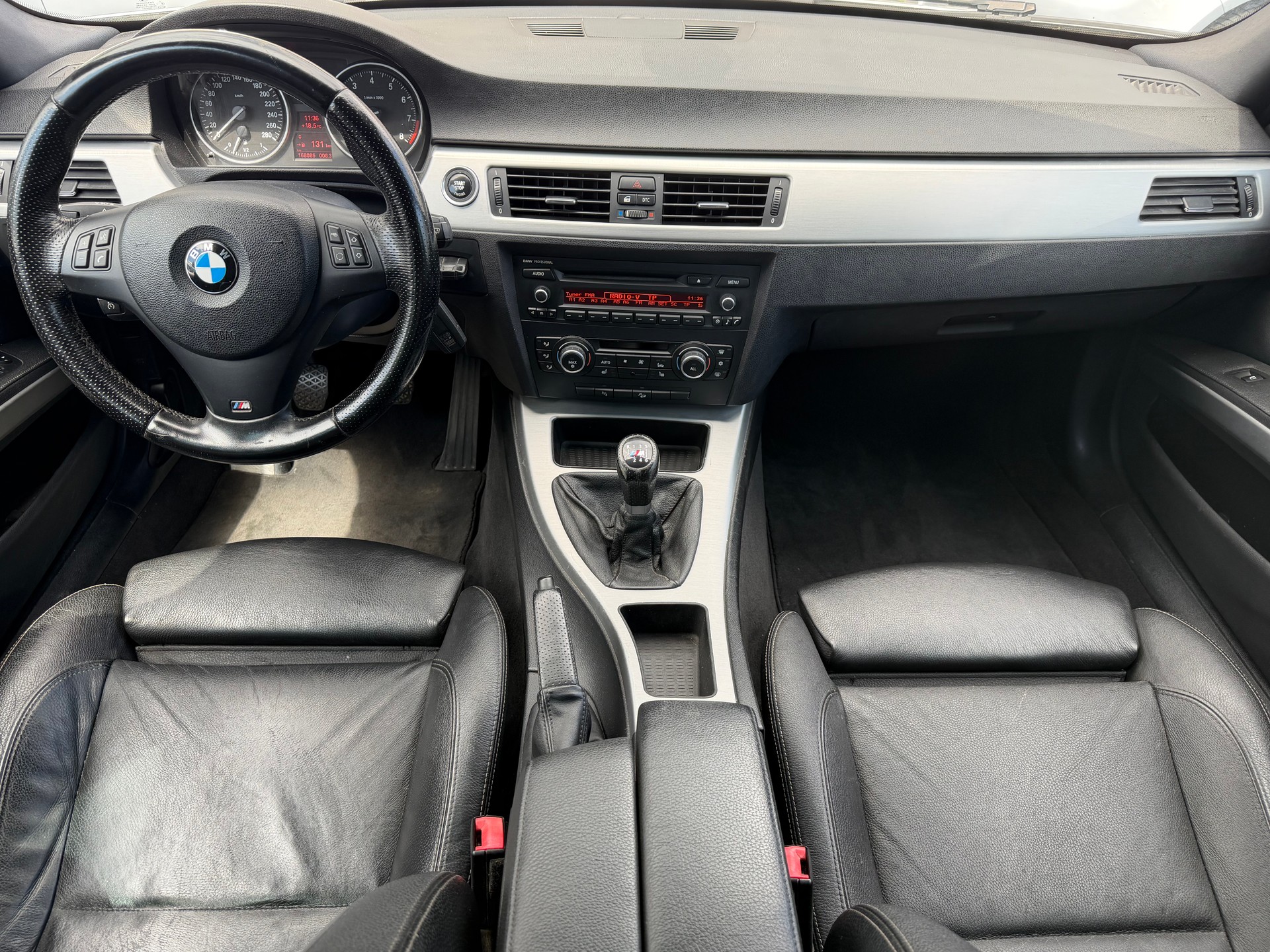 BMW 335i xDrive Touring-image-12