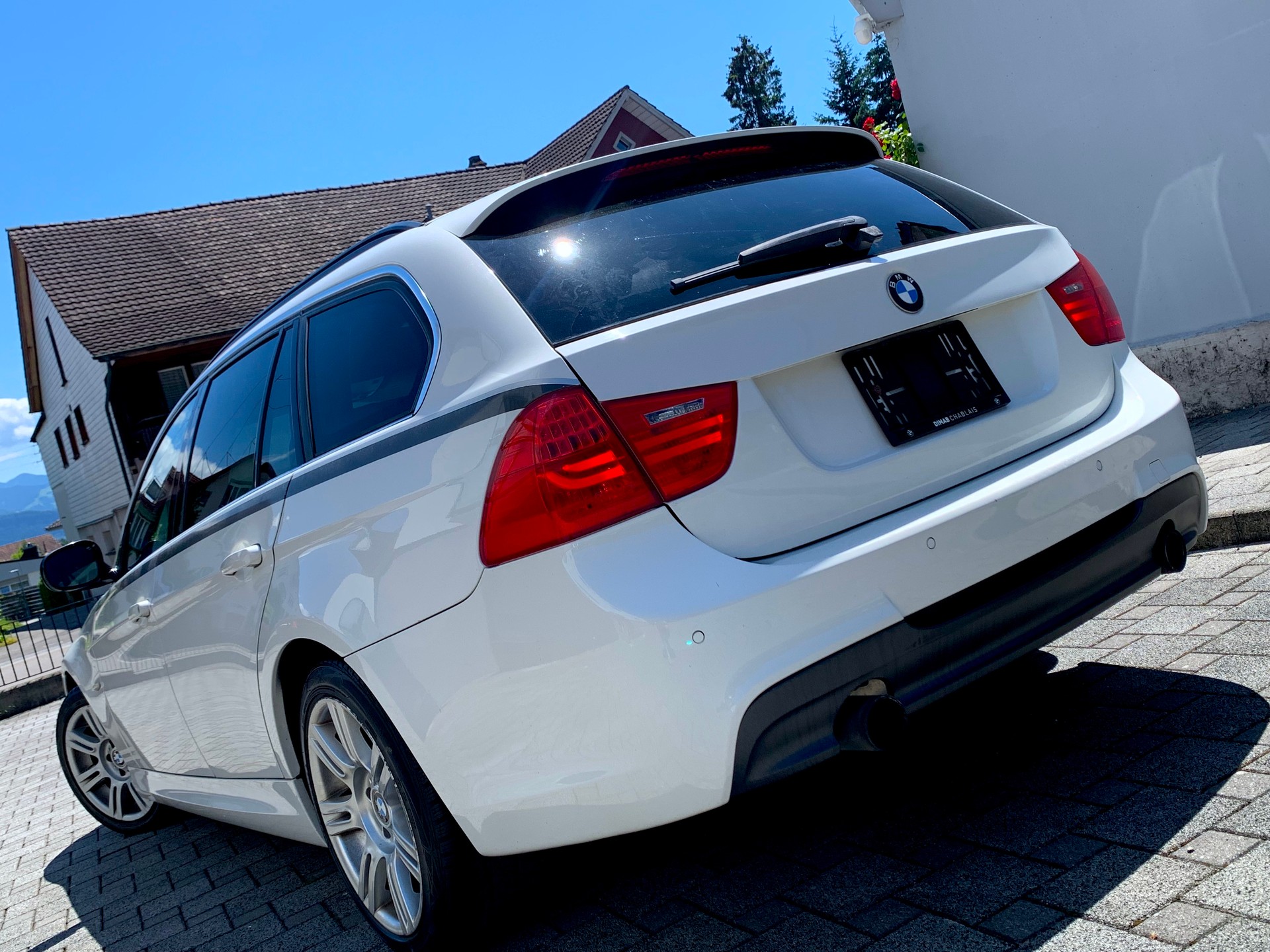 BMW 335i xDrive Touring-image-9