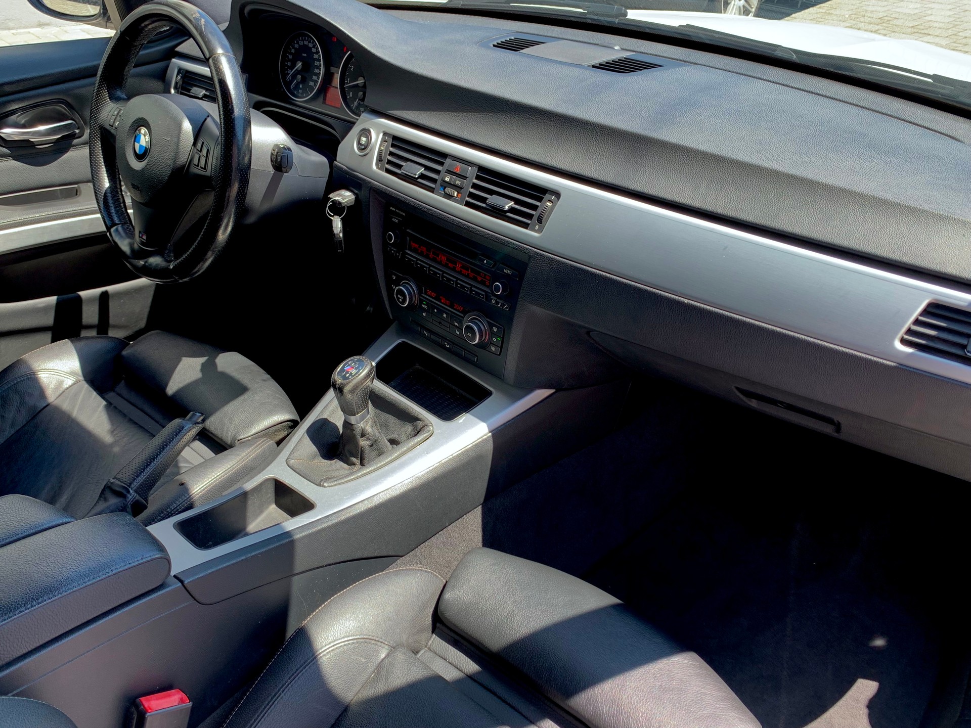BMW 335i xDrive Touring-image-13