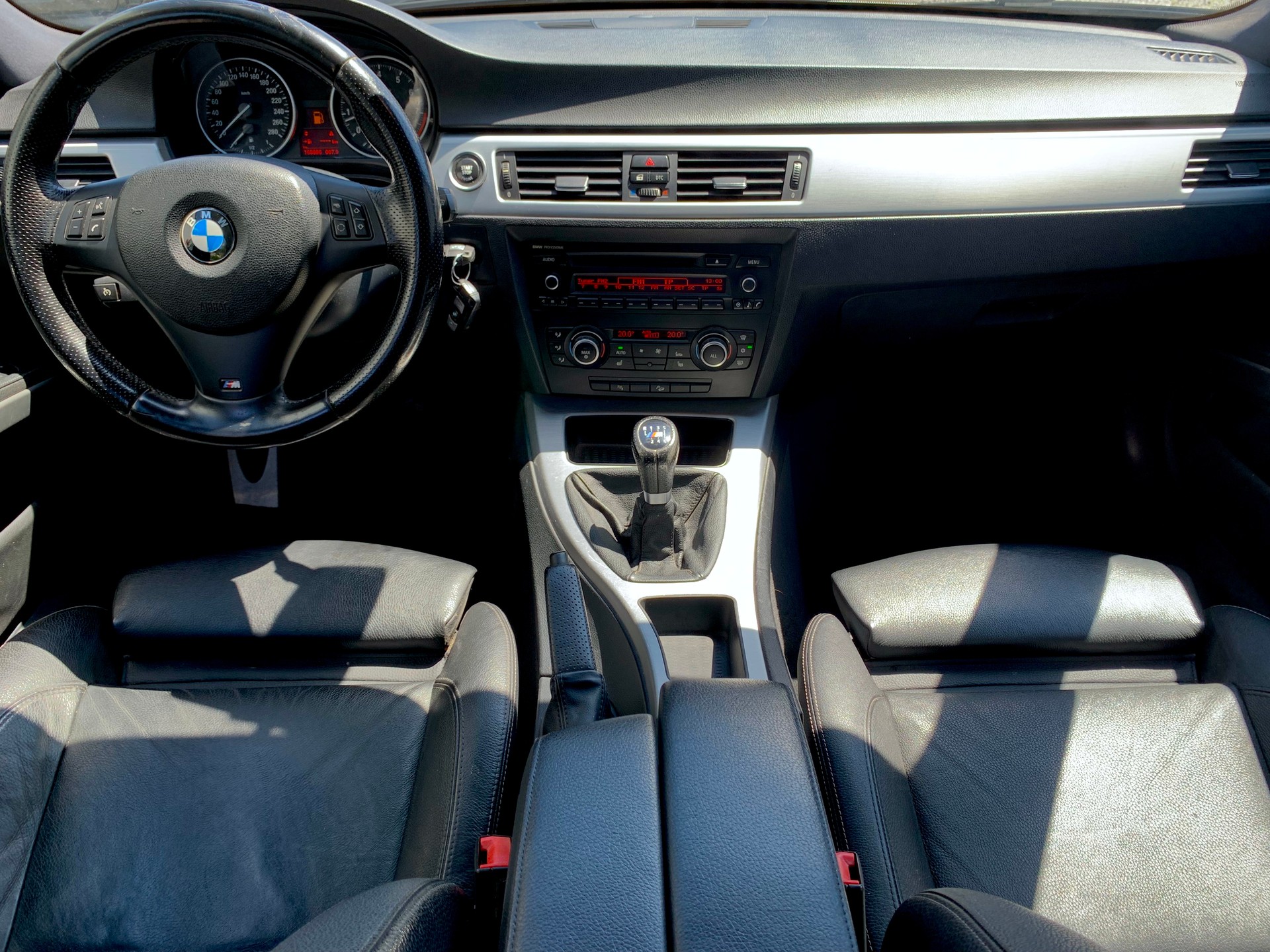 BMW 335i xDrive Touring-image-12