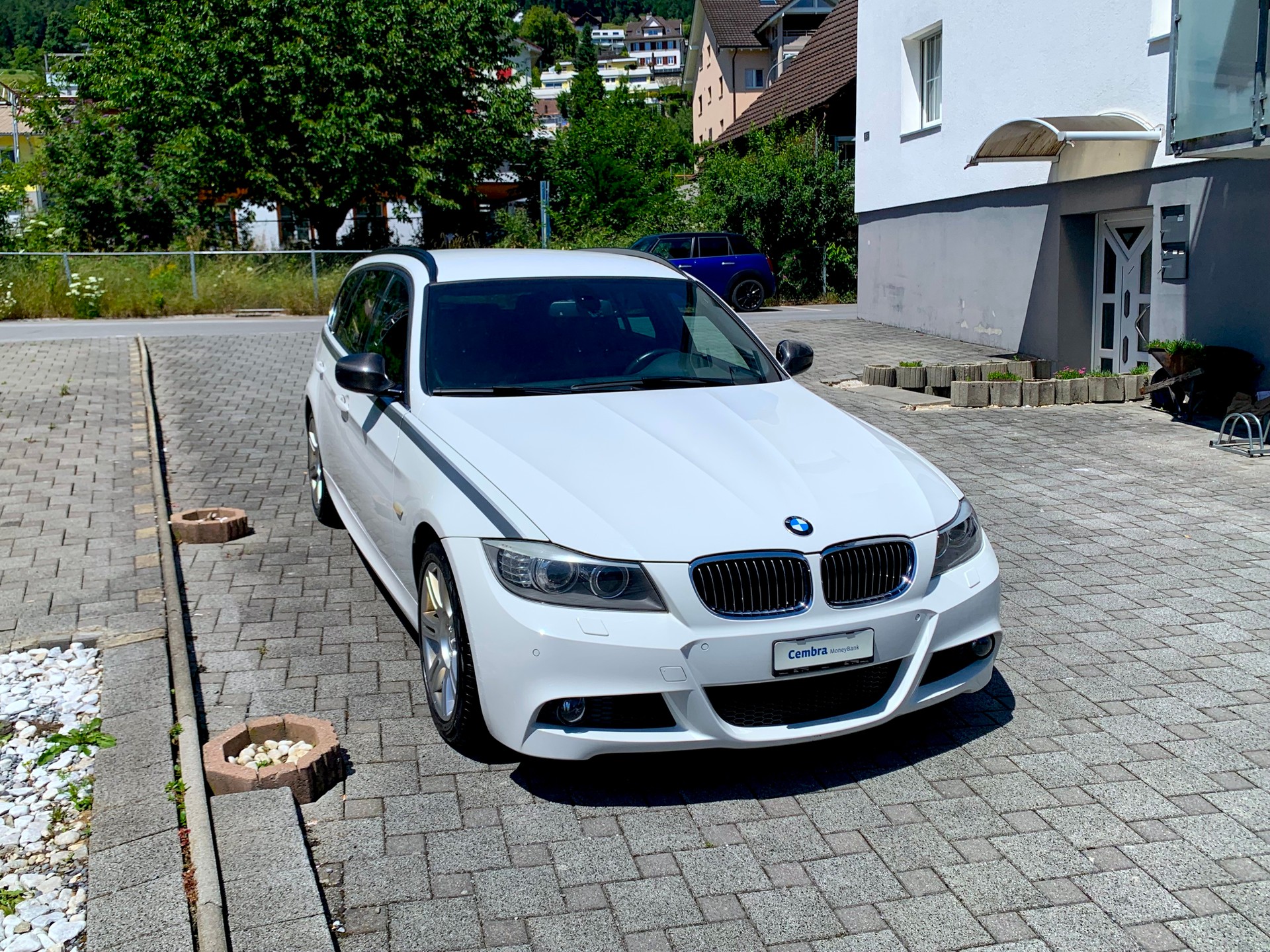 BMW 335i xDrive Touring-image-3