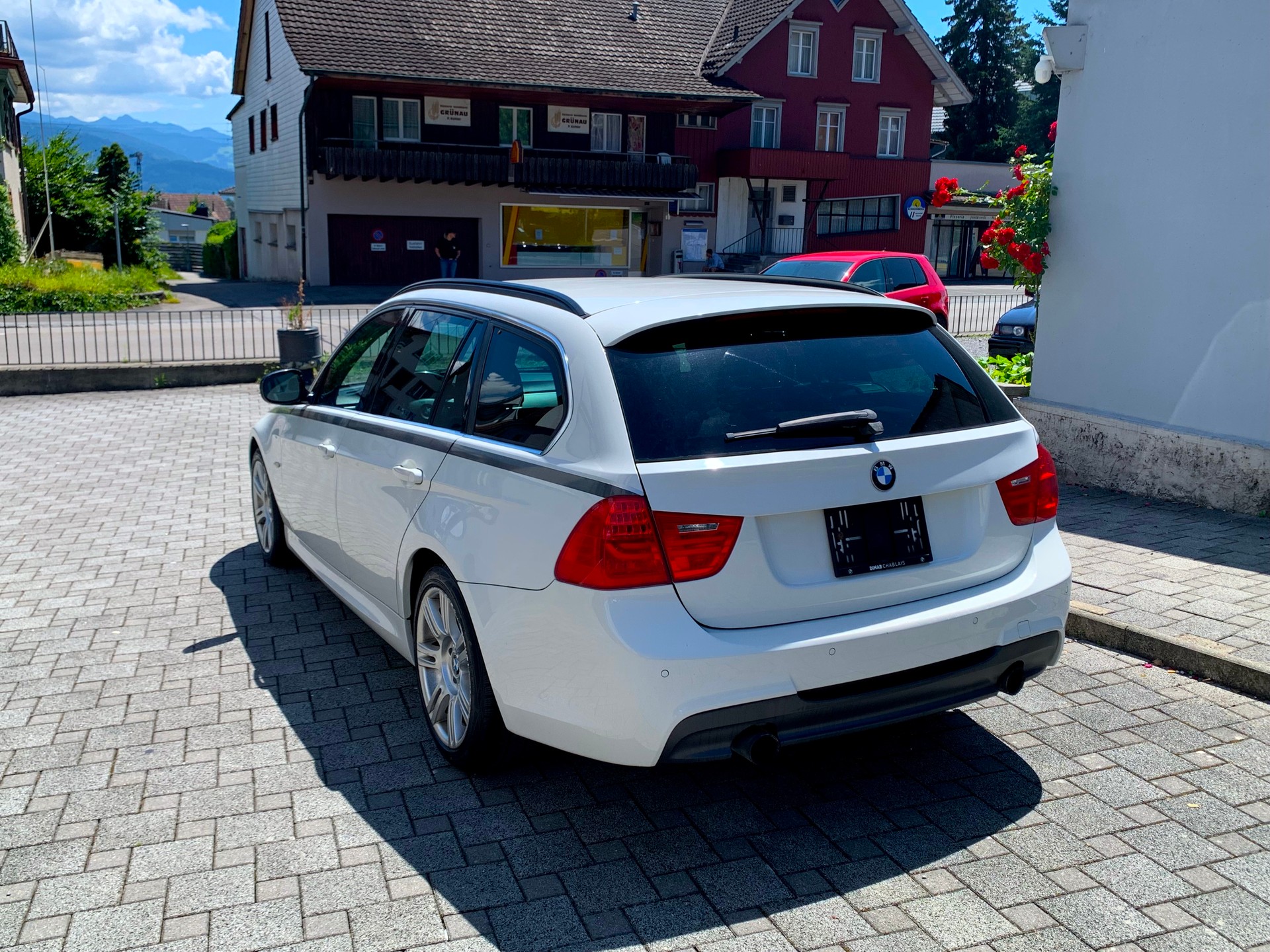 BMW 335i xDrive Touring-image-8