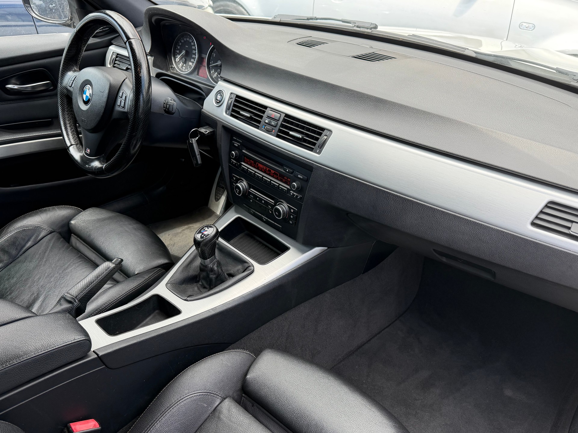BMW 335i xDrive Touring-image-13