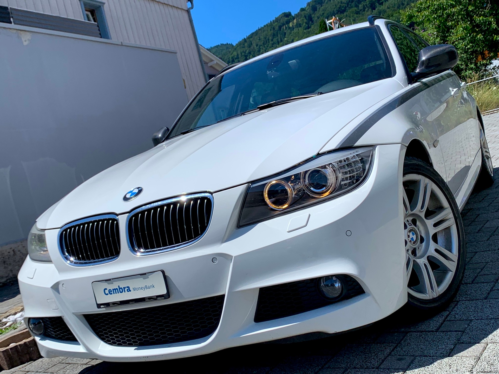 BMW 335i xDrive Touring-image-2