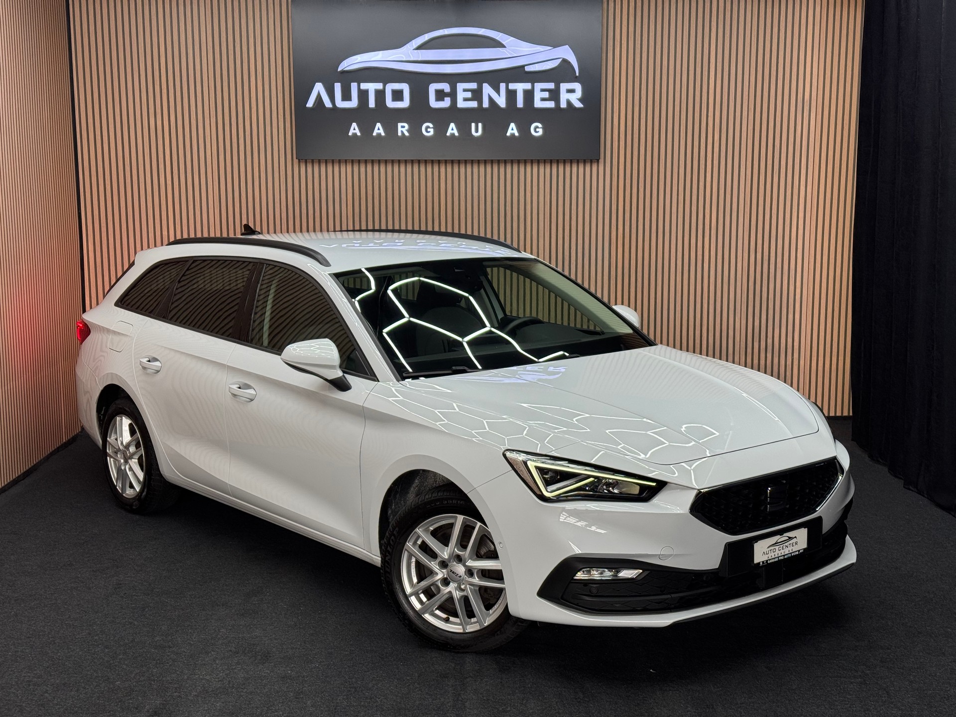 SEAT Leon ST 2.0 TDI Style DSG | 1 Jahr Garantie | CH-Fahrzeug | *ab CHF 179.-/ Monat*-image-0