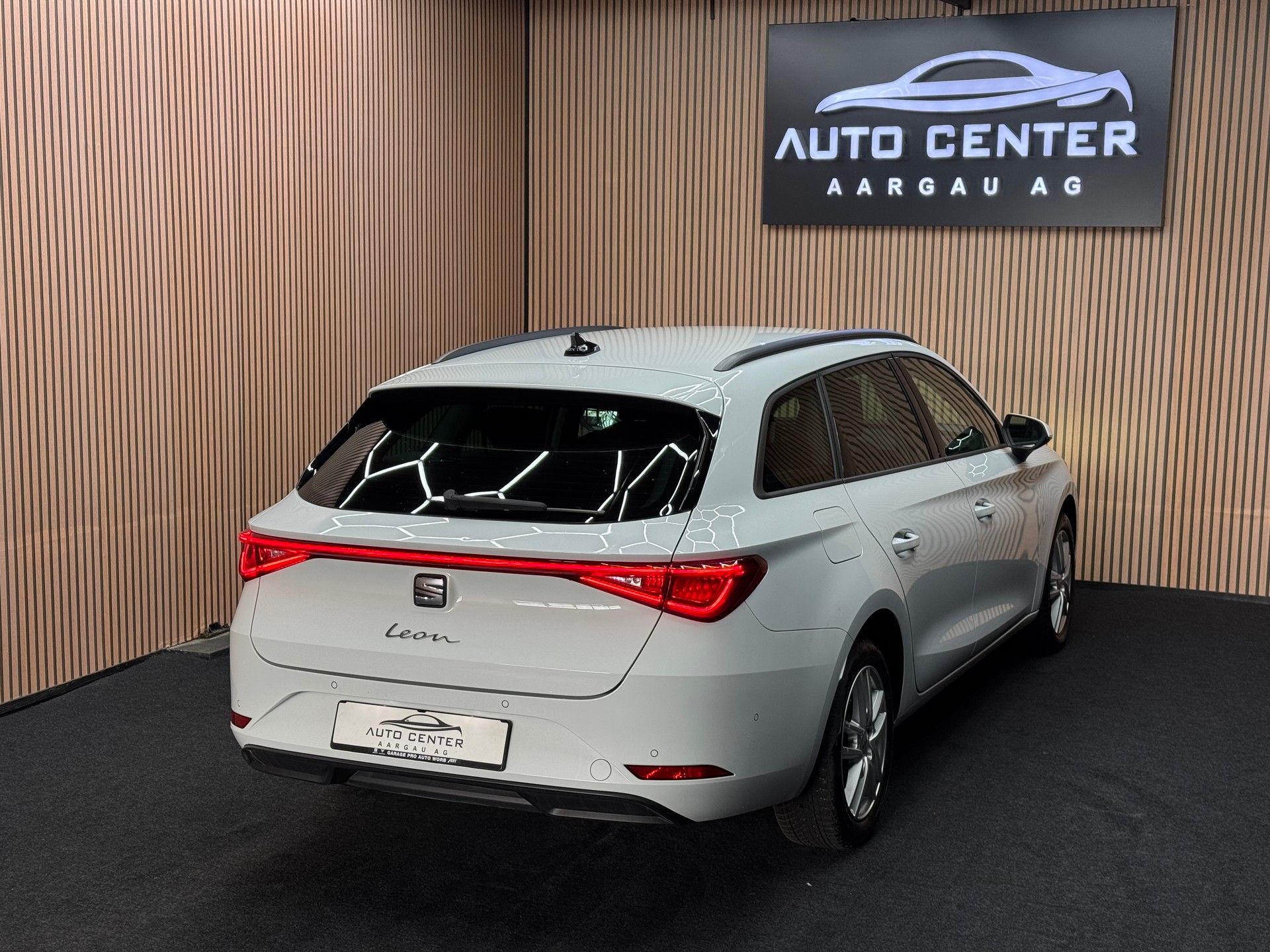 SEAT Leon ST 2.0 TDI Style DSG | 1 Jahr Garantie | CH-Fahrzeug | *ab CHF 179.-/ Monat*-image-4