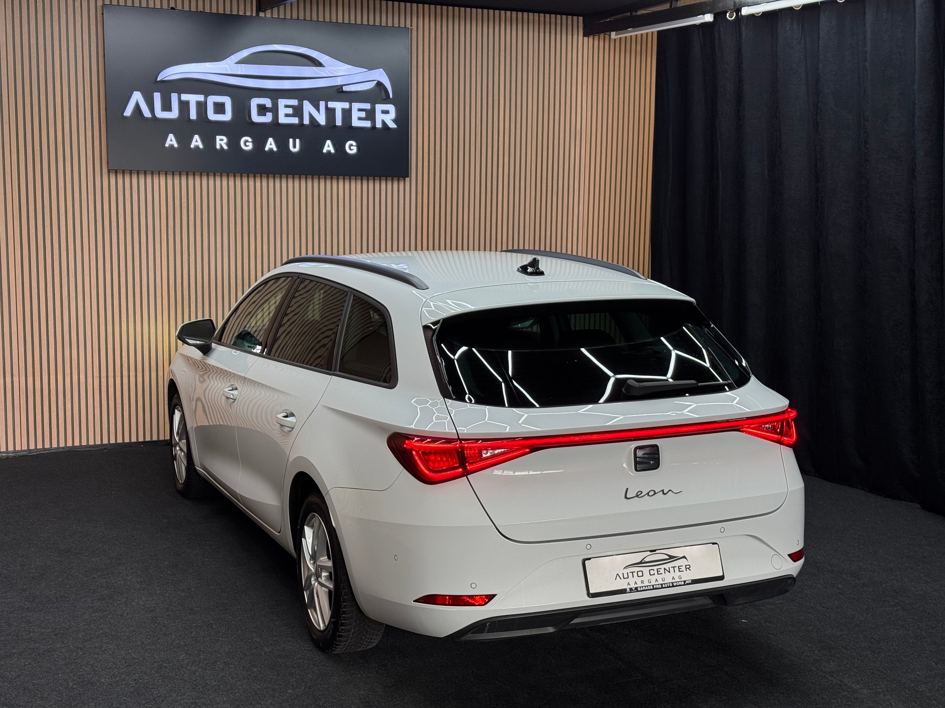 SEAT Leon ST 2.0 TDI Style DSG | 1 Jahr Garantie | CH-Fahrzeug | *ab CHF 179.-/ Monat*-image-3