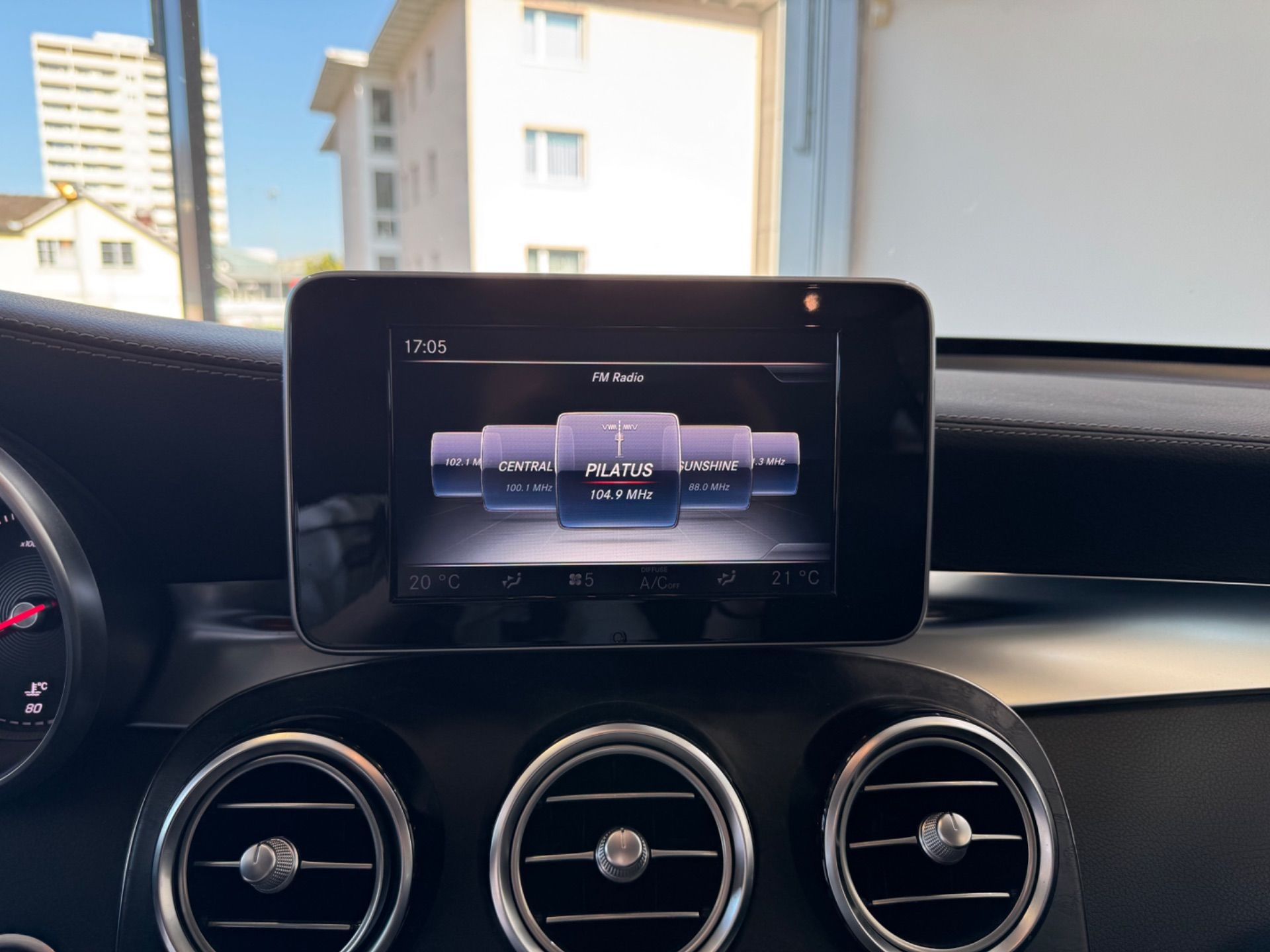 MERCEDES-BENZ GLC 250 d AMG Line 4Matic 9G-Tronic-image-13