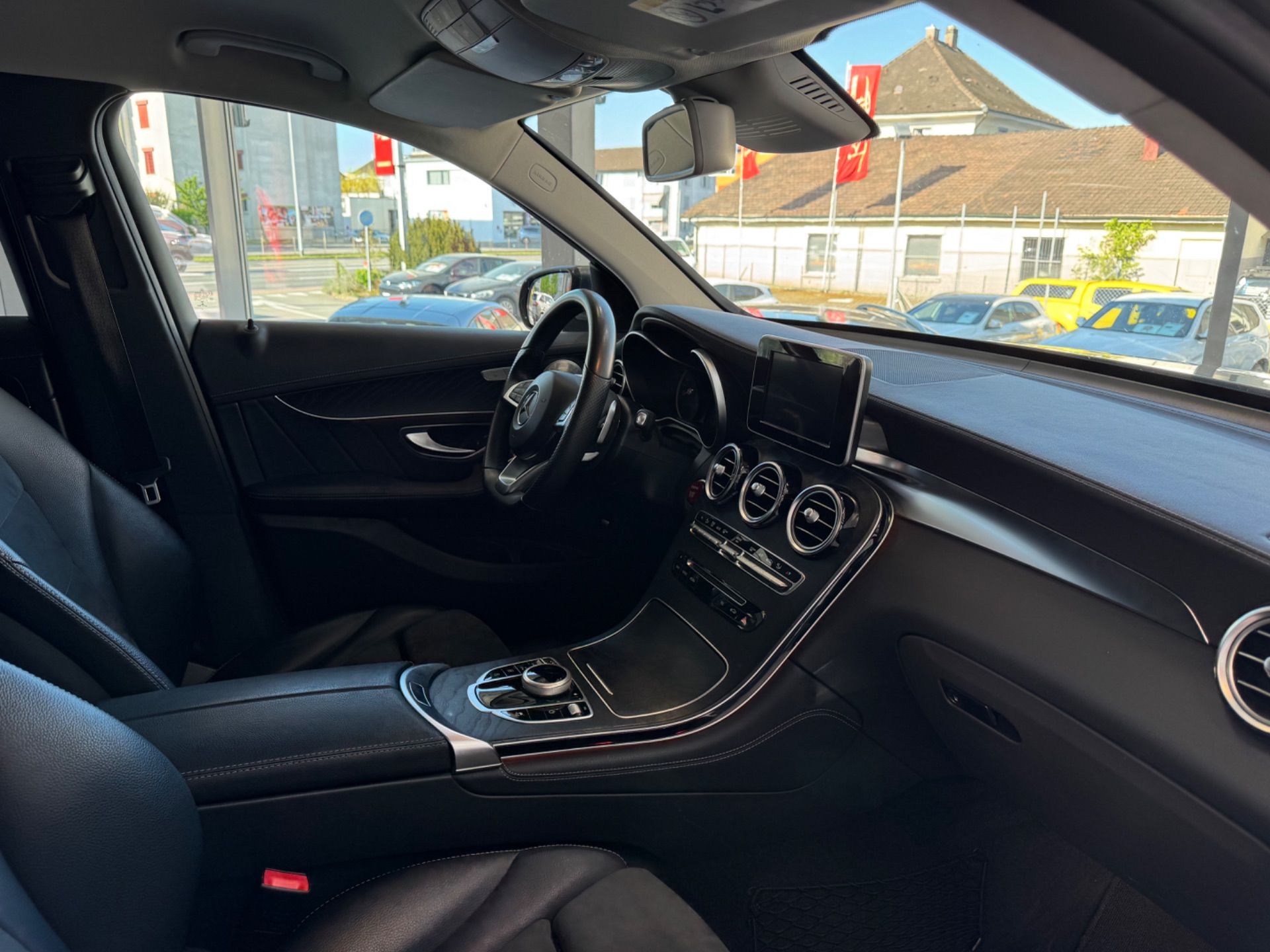 MERCEDES-BENZ GLC 250 d AMG Line 4Matic 9G-Tronic-image-16