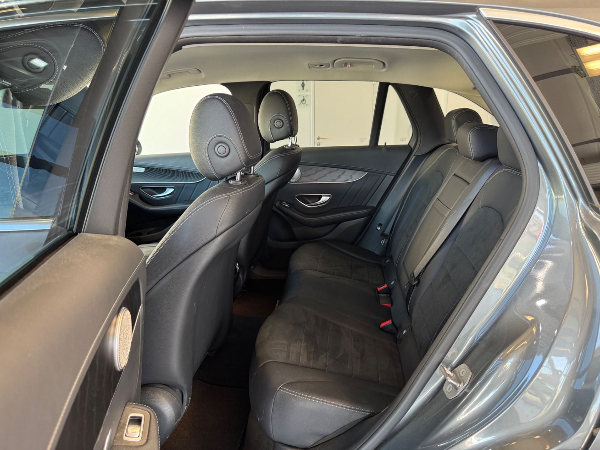 MERCEDES-BENZ GLC 250 d AMG Line 4Matic 9G-Tronic-image-17