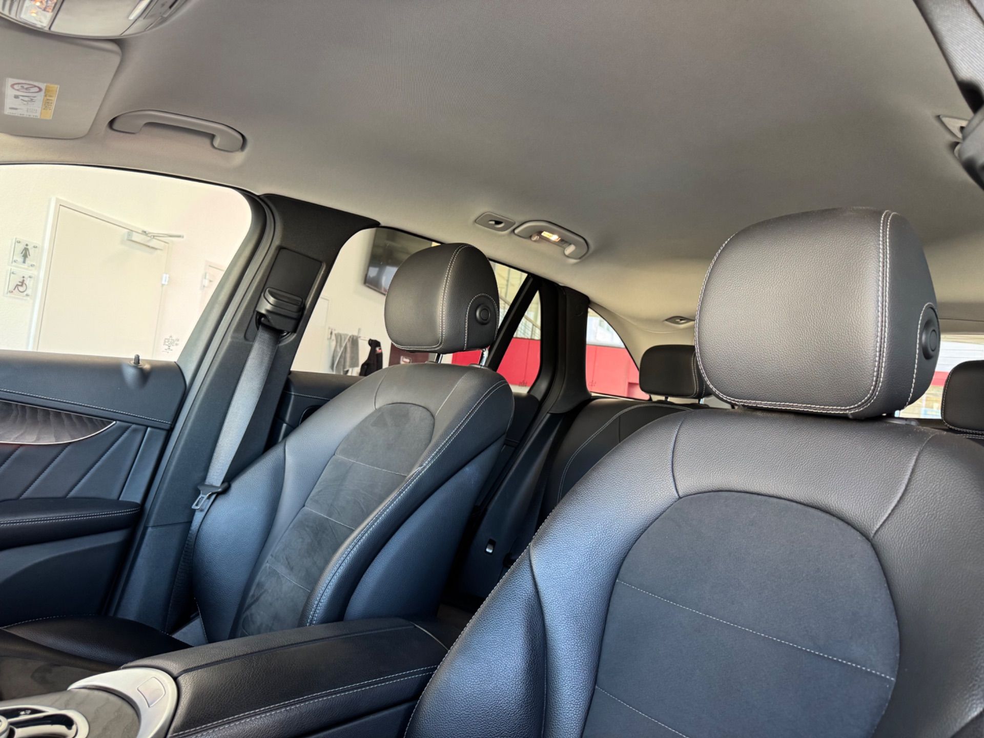 MERCEDES-BENZ GLC 250 d AMG Line 4Matic 9G-Tronic-image-11