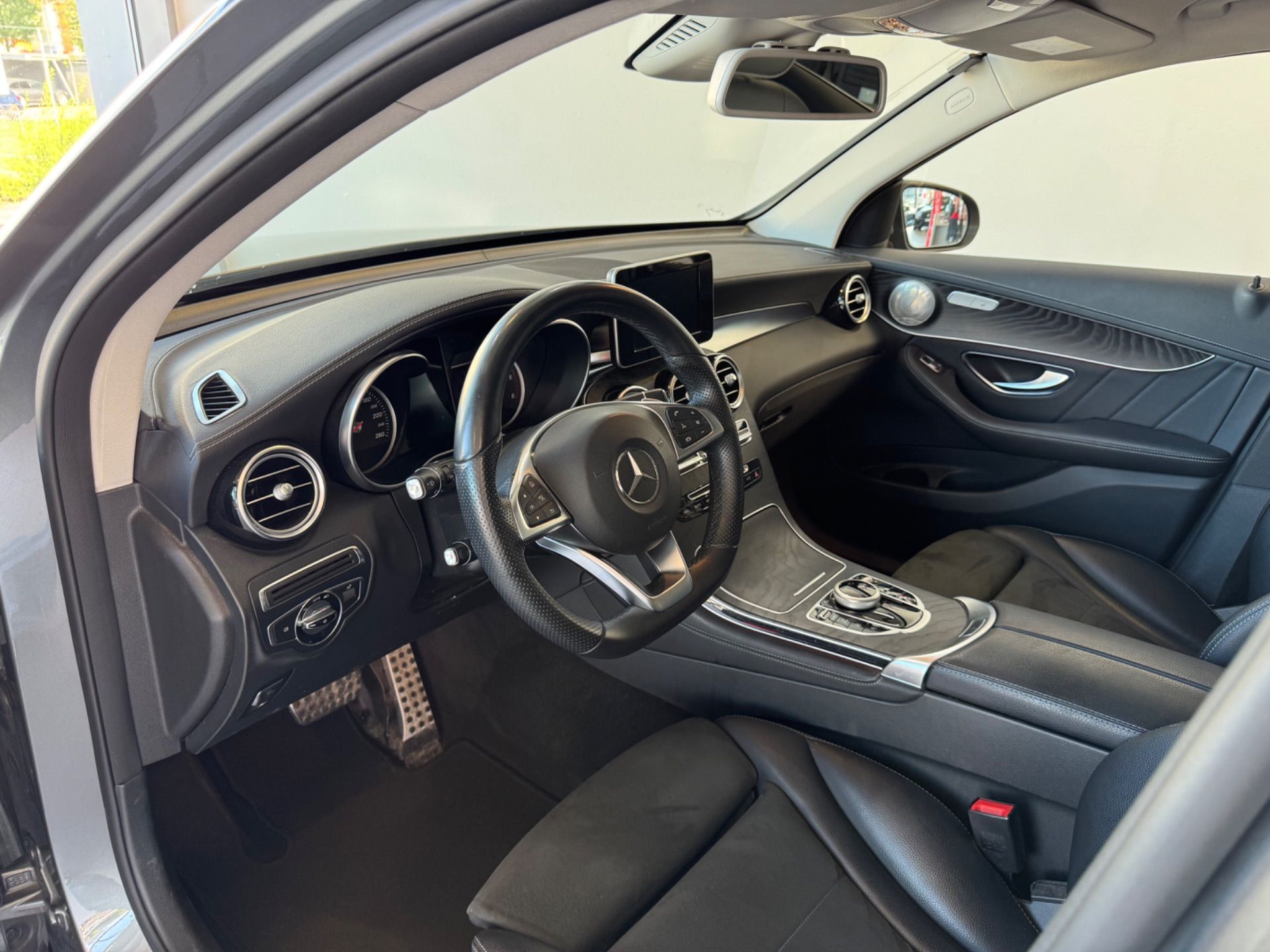 MERCEDES-BENZ GLC 250 d AMG Line 4Matic 9G-Tronic-image-9