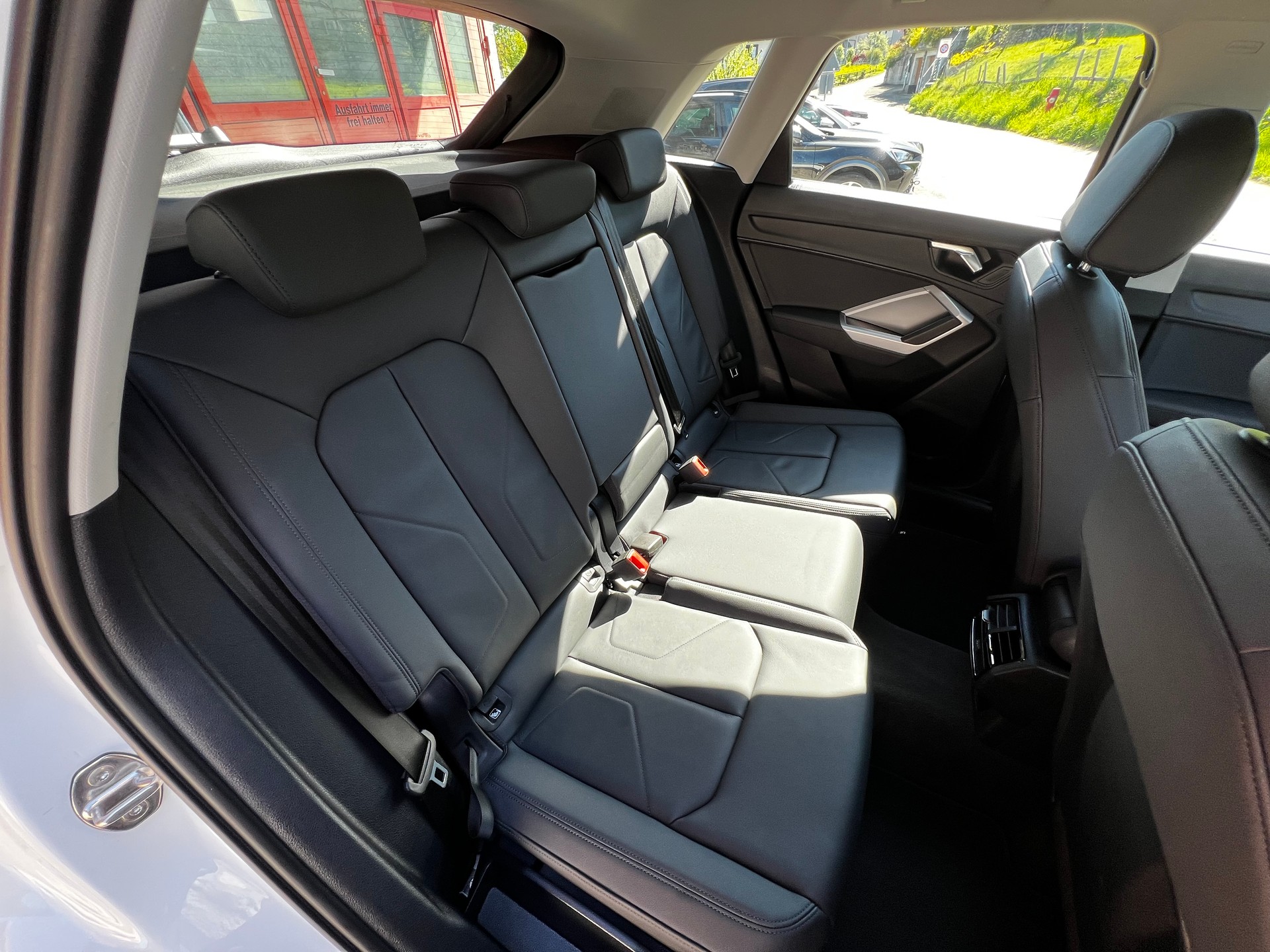 AUDI Q3 40 TDI advanced quattro S-tronic-image-9