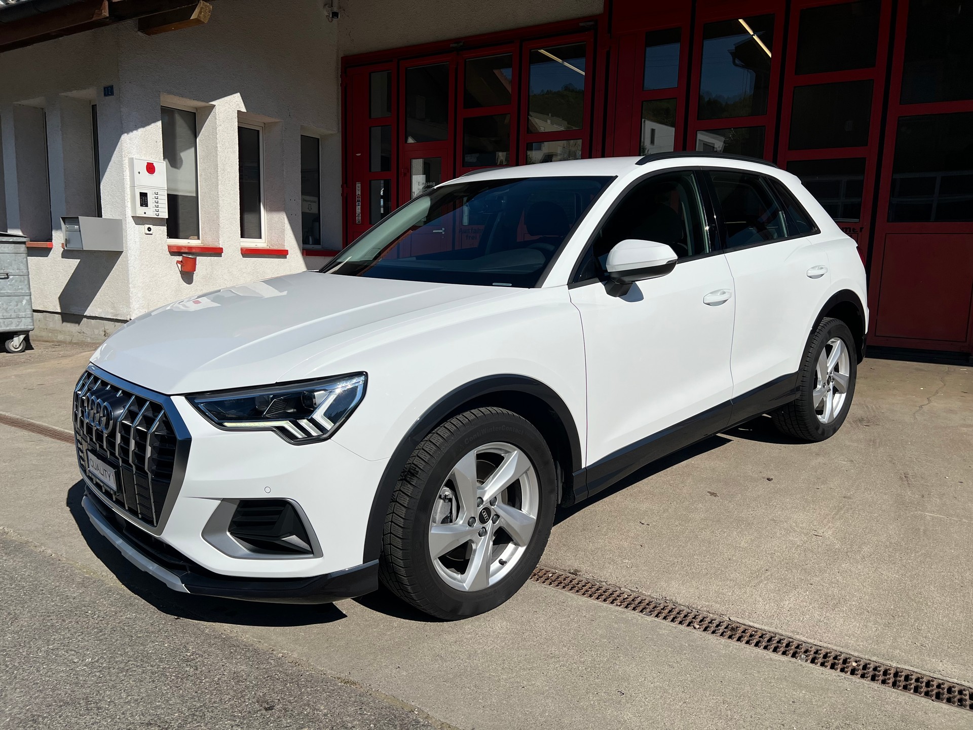 AUDI Q3 40 TDI advanced quattro S-tronic-showroom-element-1