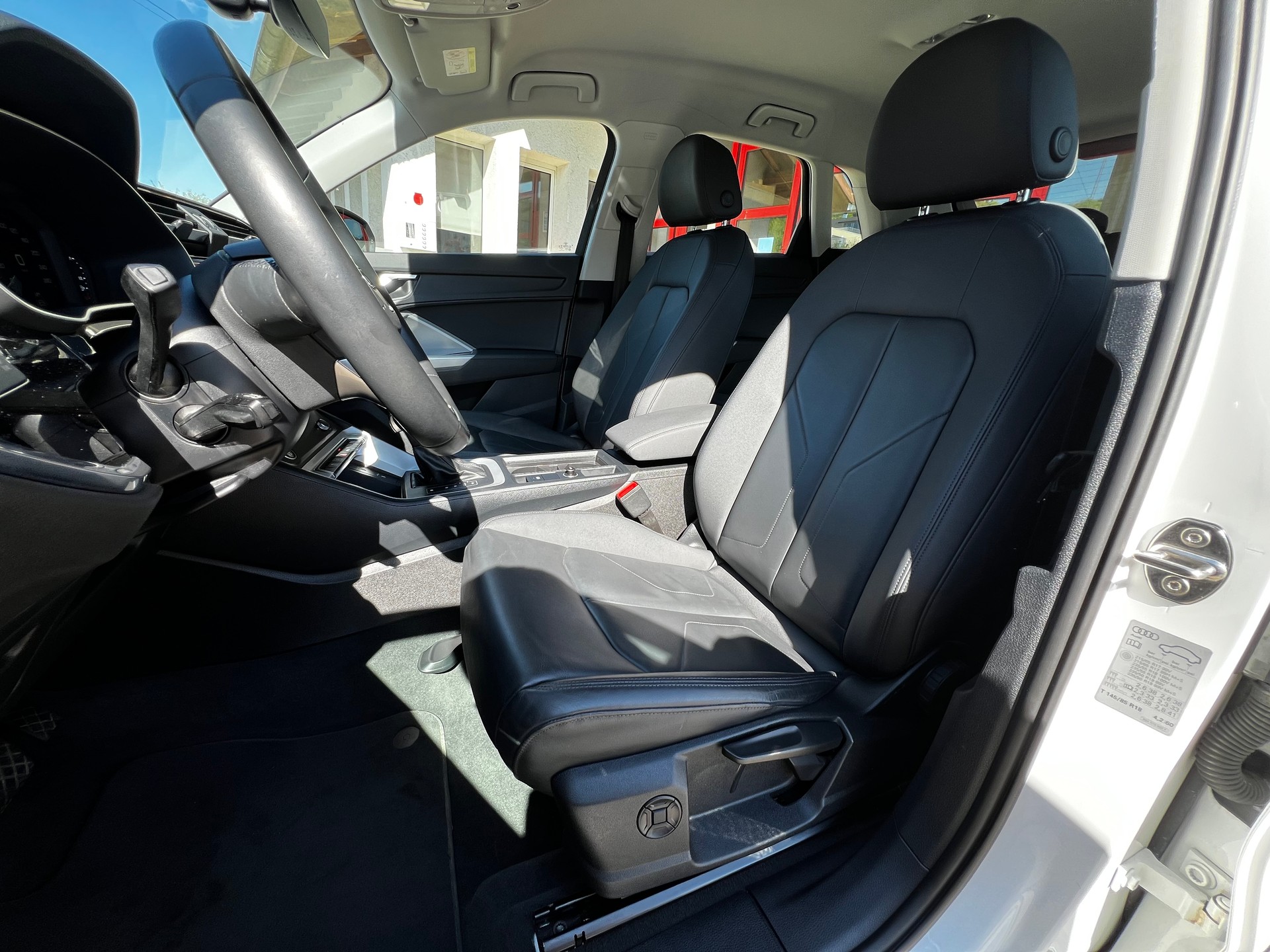 AUDI Q3 40 TDI advanced quattro S-tronic-image-12