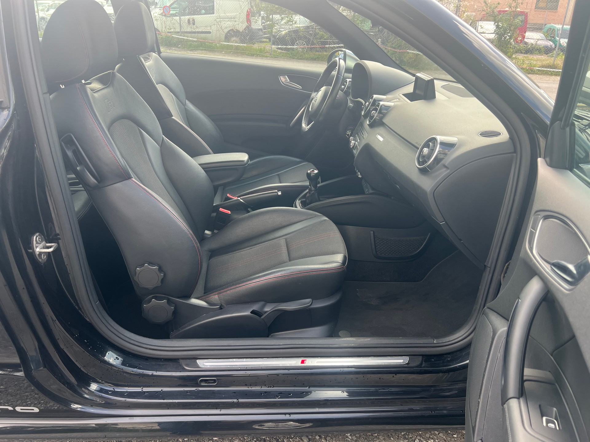 AUDI S1 2.0 TFSI Sport quattro-image-14