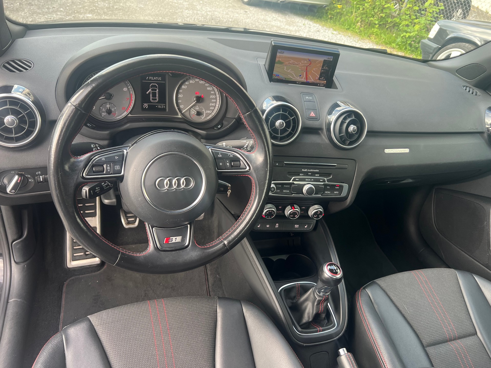 AUDI S1 2.0 TFSI Sport quattro-image-9