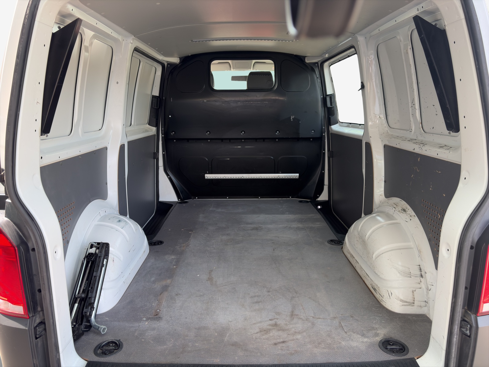 VW T6.1 2.0 TDI 4Motion-image-12