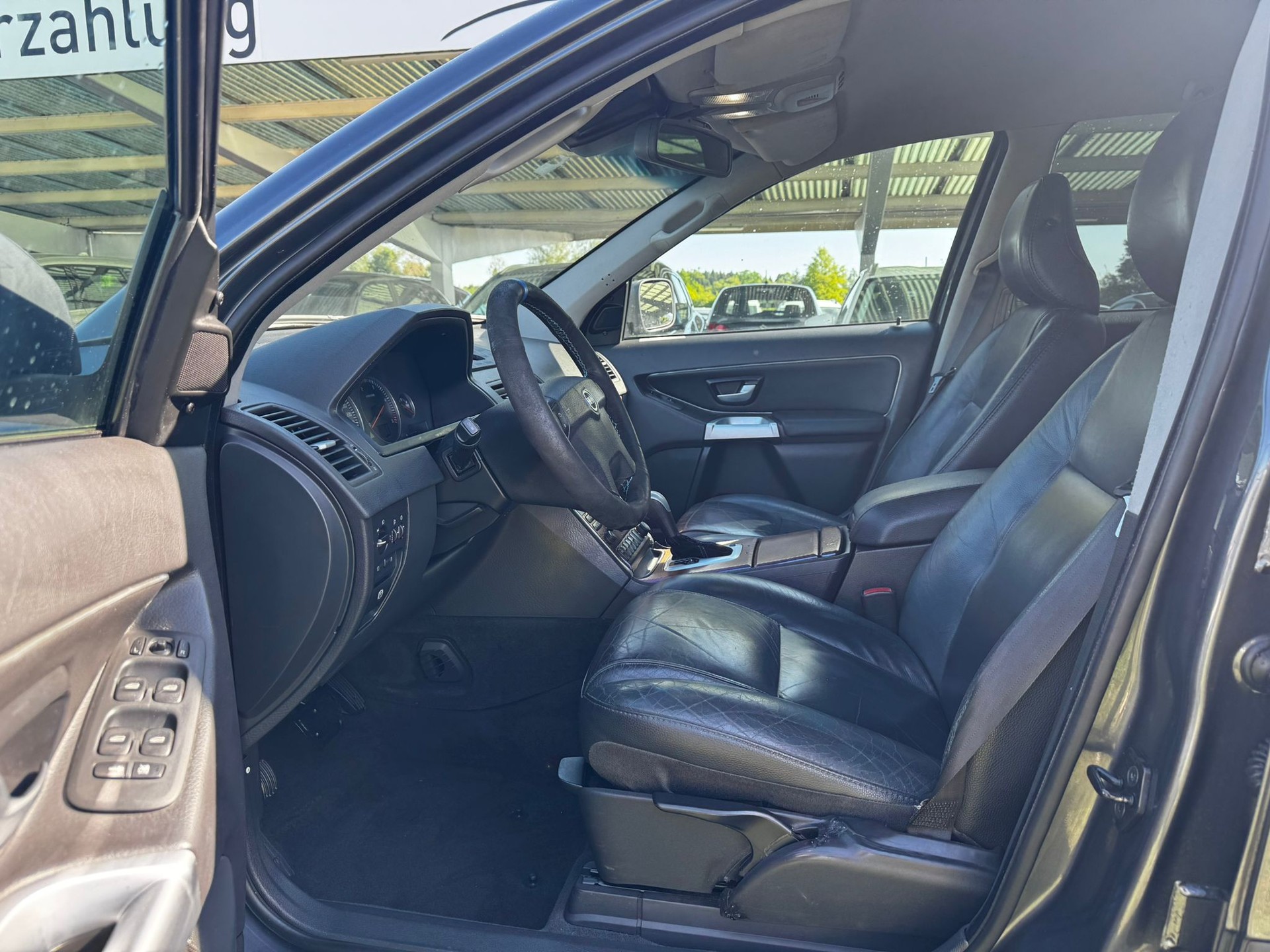 VOLVO XC90 D5 AWD Momentum-image-8