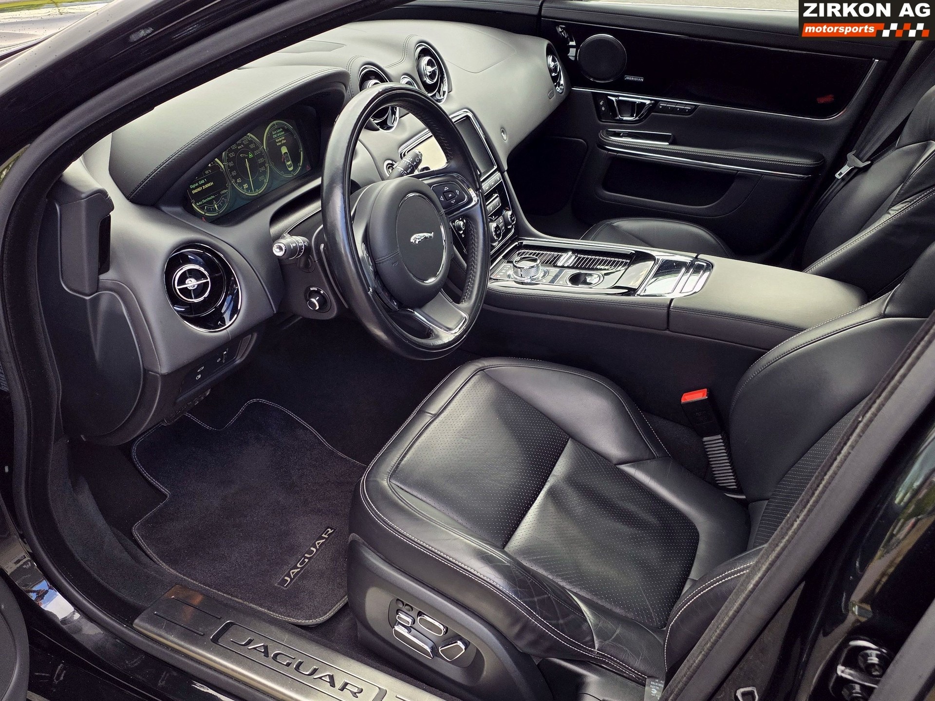 JAGUAR XJ 3.0 S/C Portfolio AWD-image-30