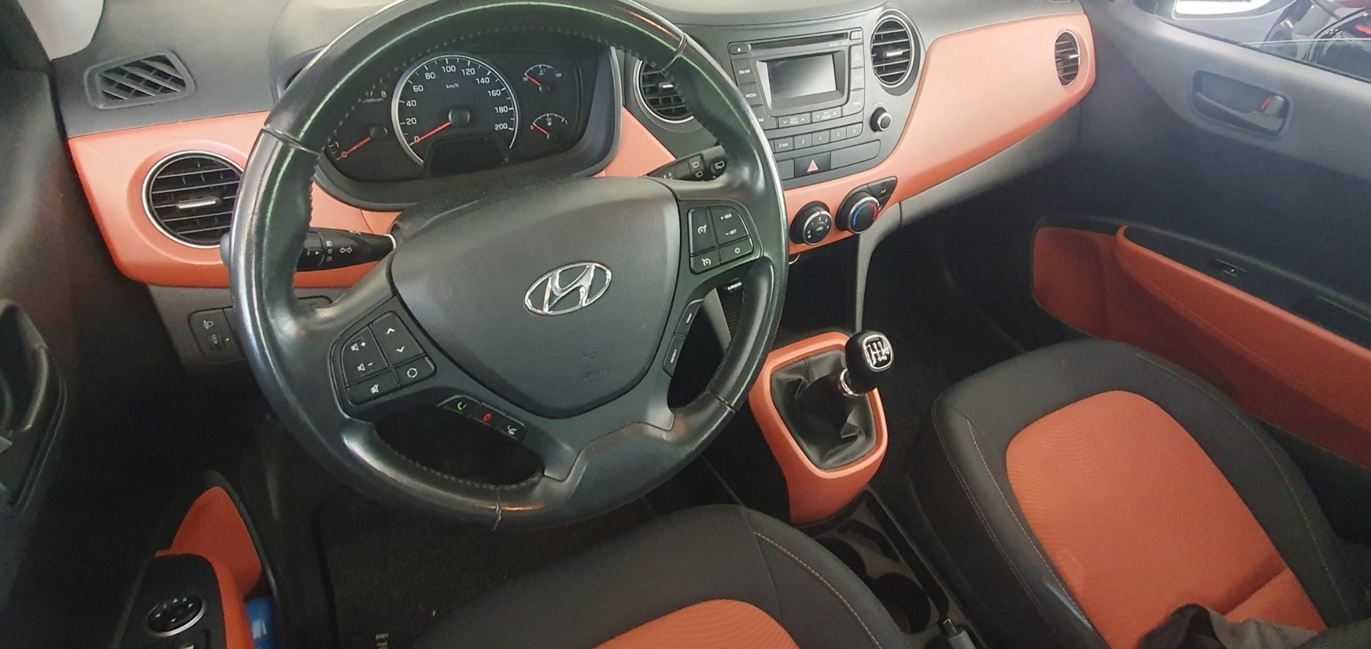 HYUNDAI i10 1.0 Amplia-image-10