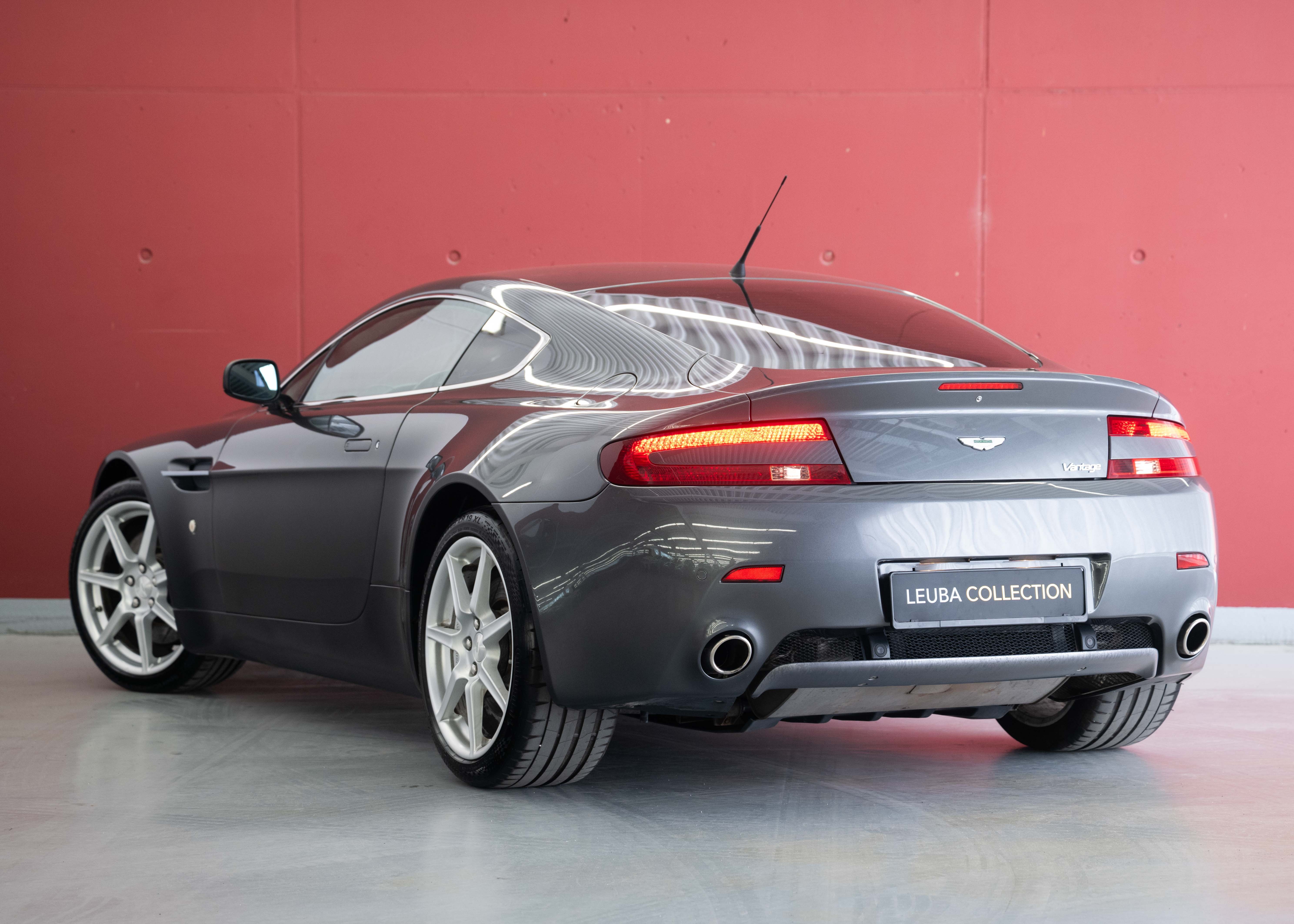 Image ASTON-MARTIN V8-VANTAGE V8 Vantage 4.3 Manual transmission (Swiss car, 1st hand, full Aston Martin service history)