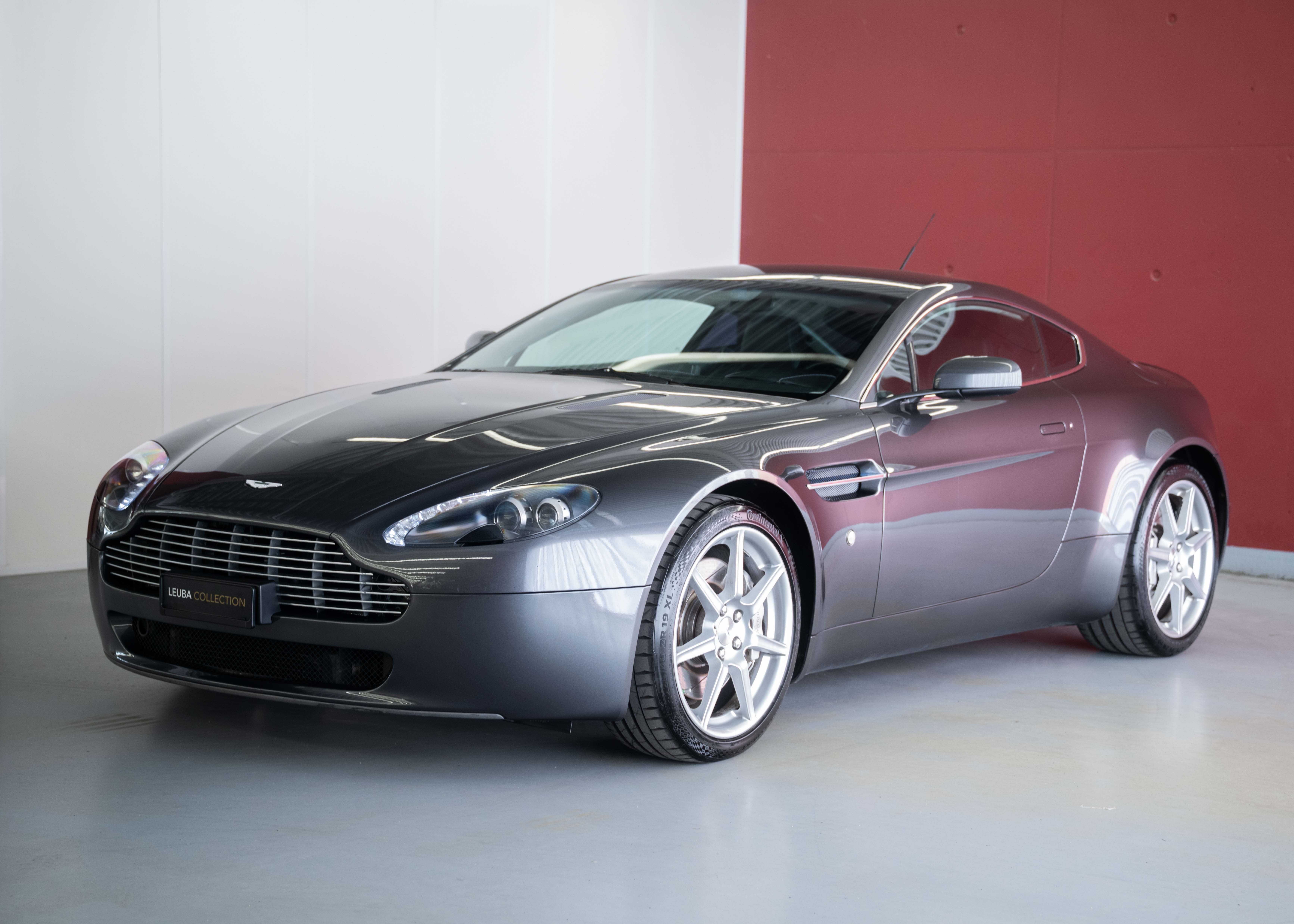 Image ASTON-MARTIN V8-VANTAGE V8 Vantage 4.3 Manual transmission (Swiss car, 1st hand, full Aston Martin service history)
