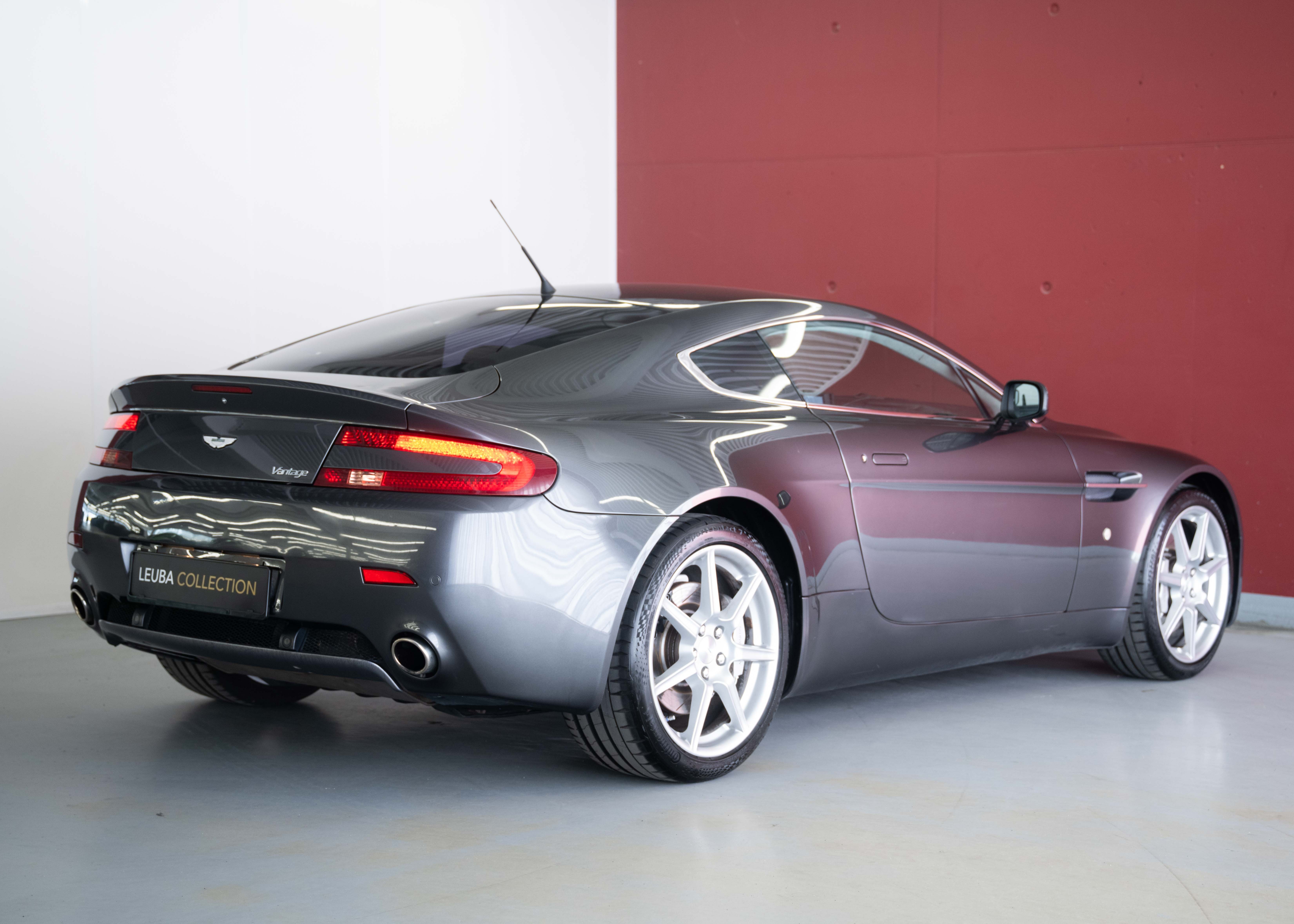 Image ASTON-MARTIN V8-VANTAGE V8 Vantage 4.3 Manual transmission (Swiss car, 1st hand, full Aston Martin service history)