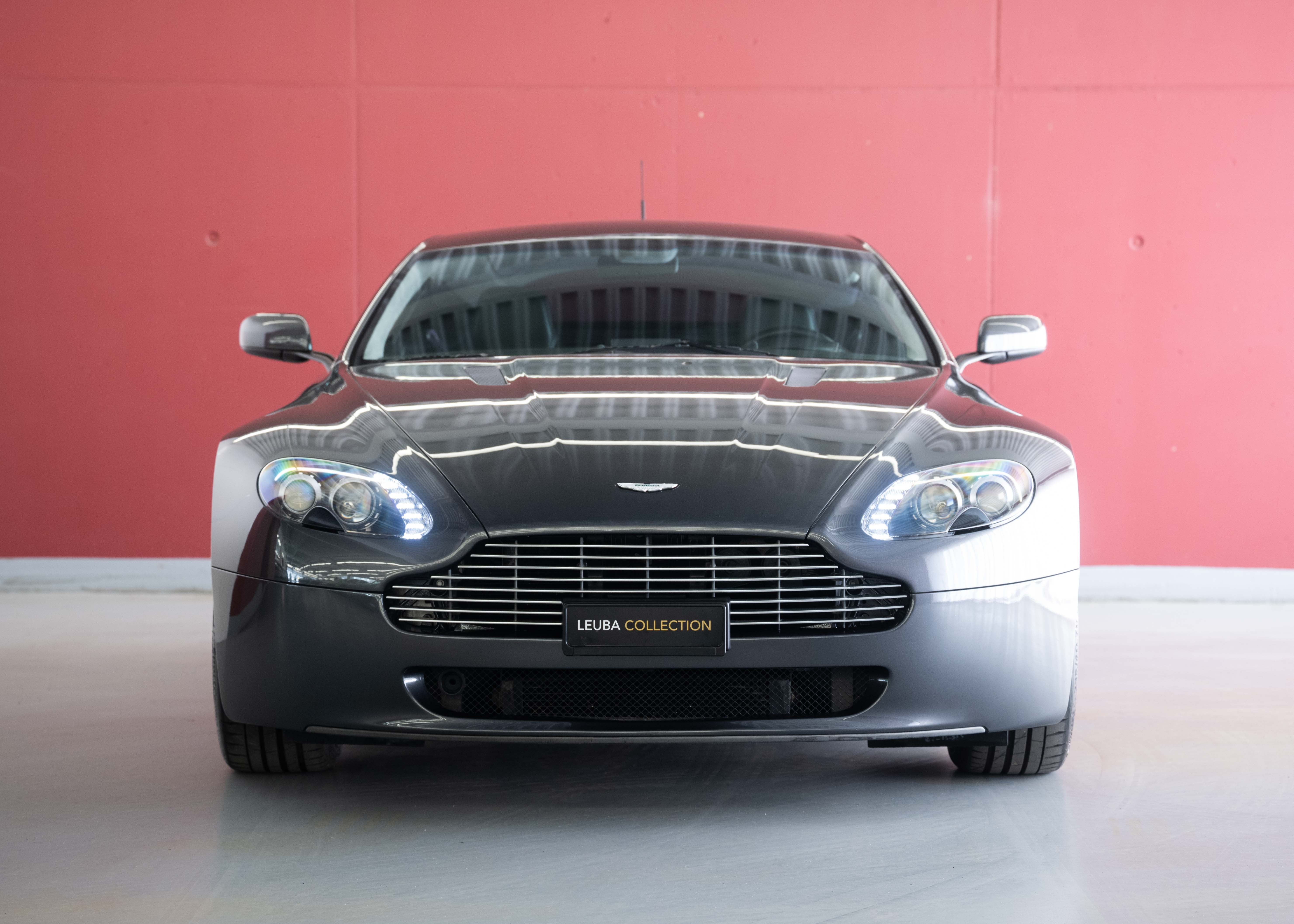 Image ASTON-MARTIN V8-VANTAGE V8 Vantage 4.3 Manual transmission (Swiss car, 1st hand, full Aston Martin service history)