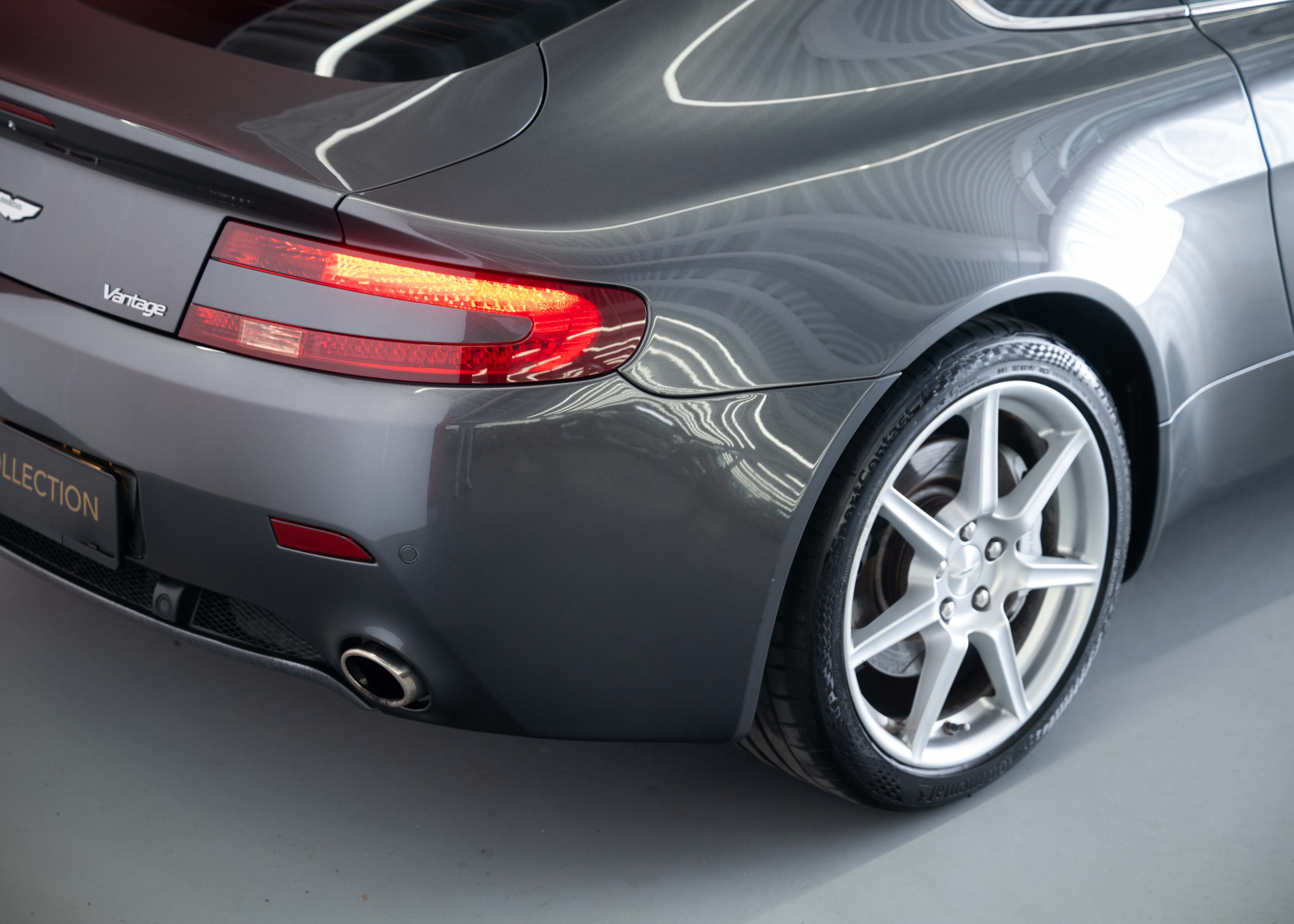 Image ASTON-MARTIN V8-VANTAGE V8 Vantage 4.3 Manual transmission (Swiss car, 1st hand, full Aston Martin service history)