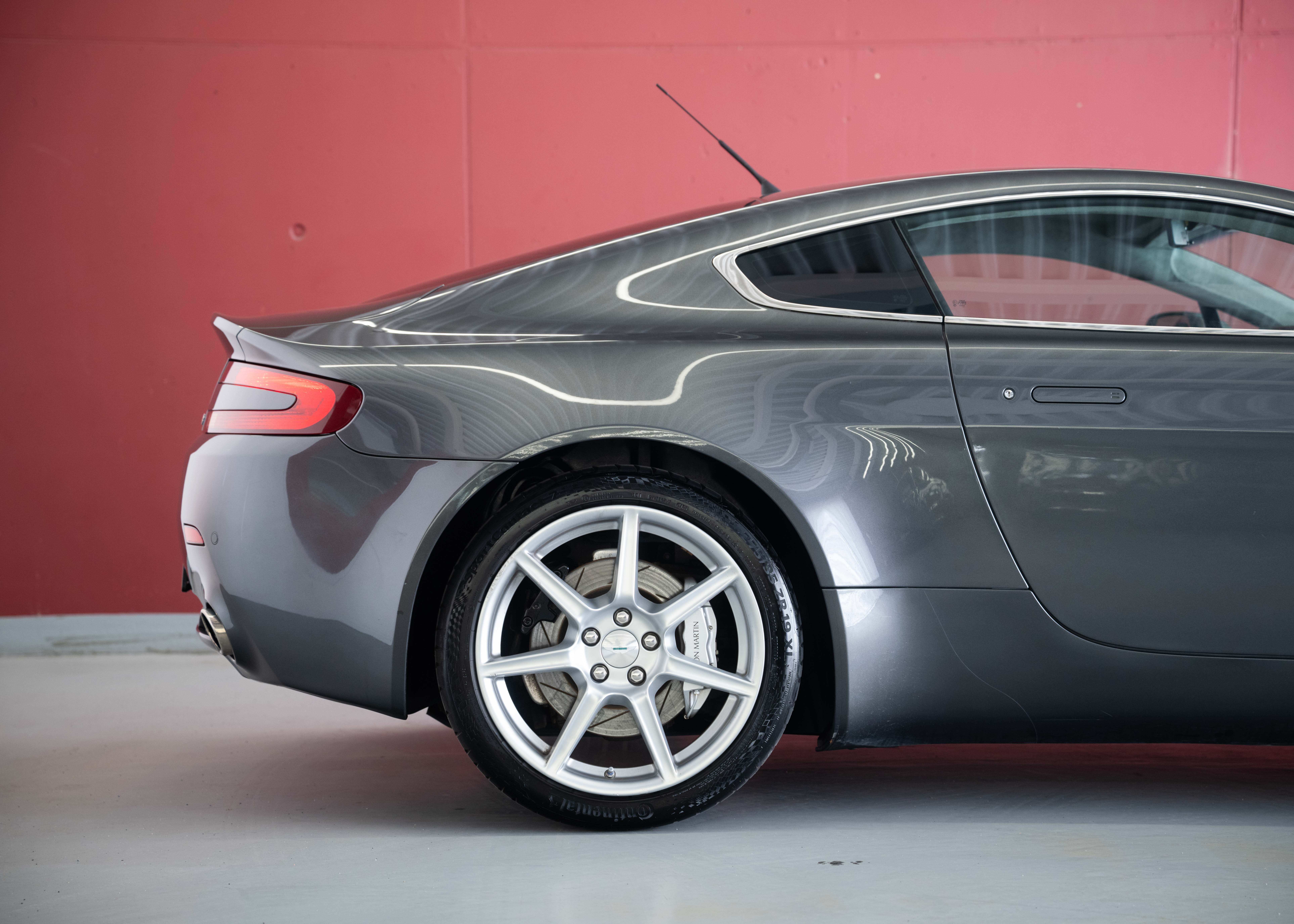 Image ASTON-MARTIN V8-VANTAGE V8 Vantage 4.3 Manual transmission (Swiss car, 1st hand, full Aston Martin service history)