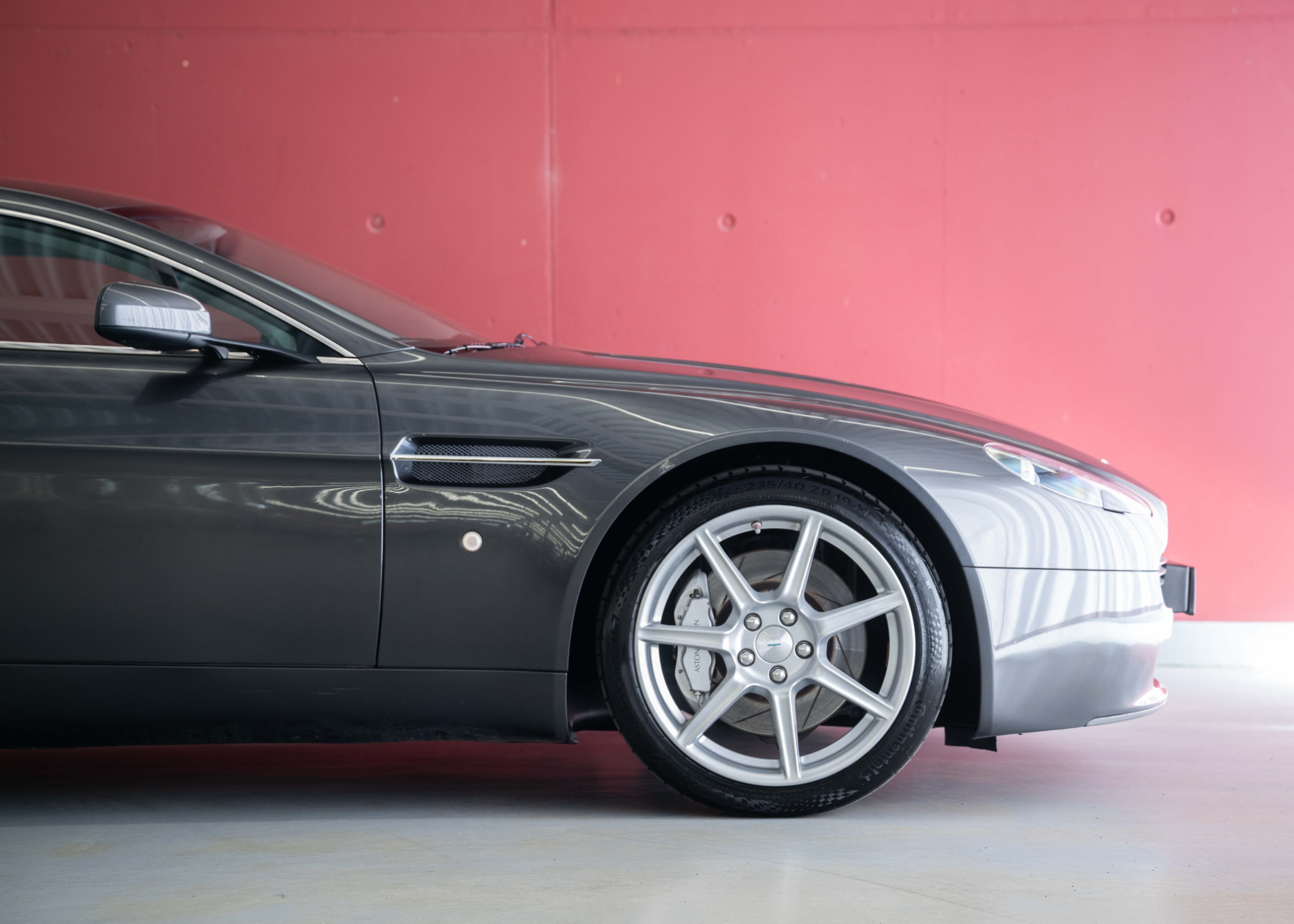 Image ASTON-MARTIN V8-VANTAGE V8 Vantage 4.3 Manual transmission (Swiss car, 1st hand, full Aston Martin service history)