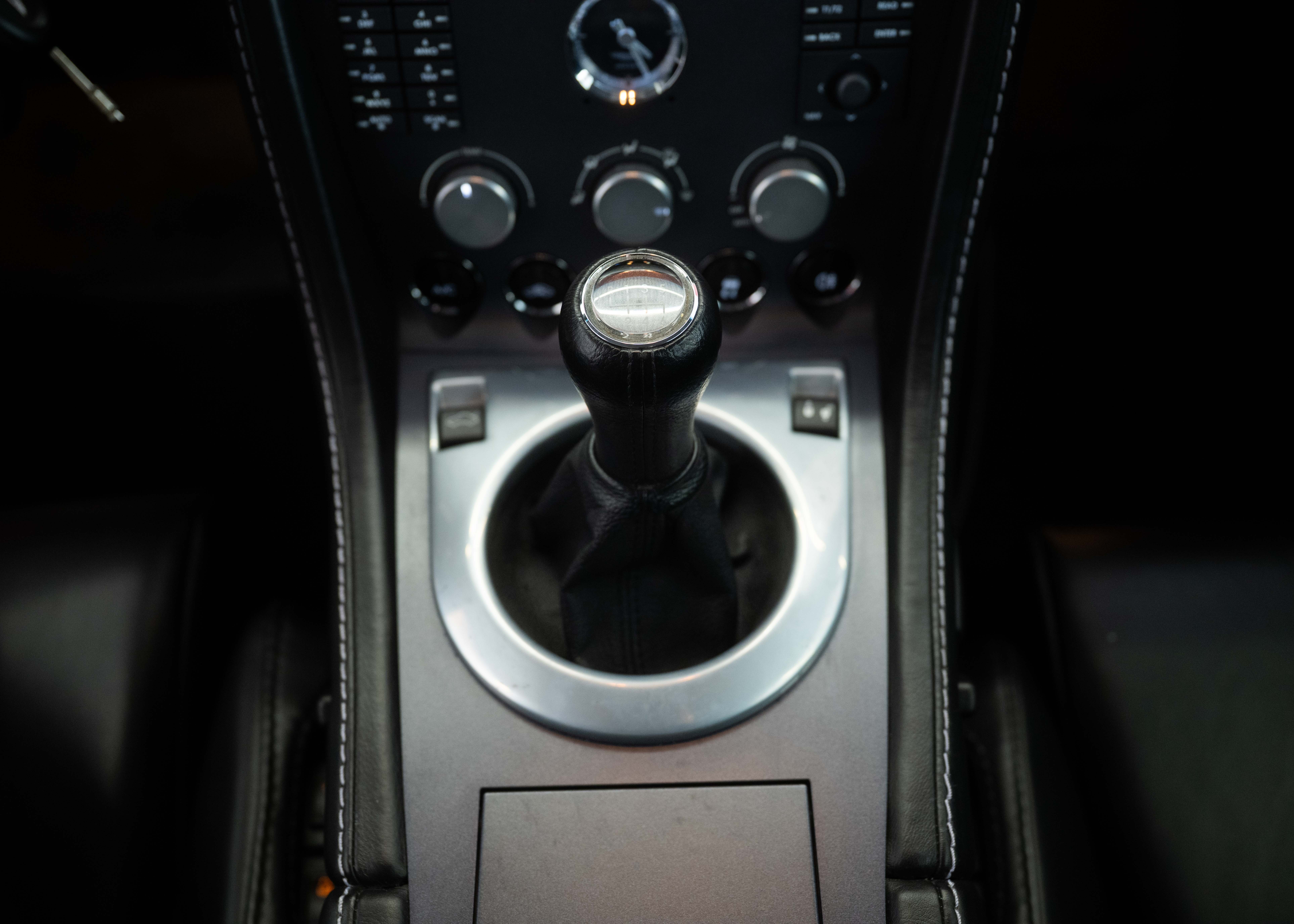 Image ASTON-MARTIN V8-VANTAGE V8 Vantage 4.3 Manual transmission (Swiss car, 1st hand, full Aston Martin service history)